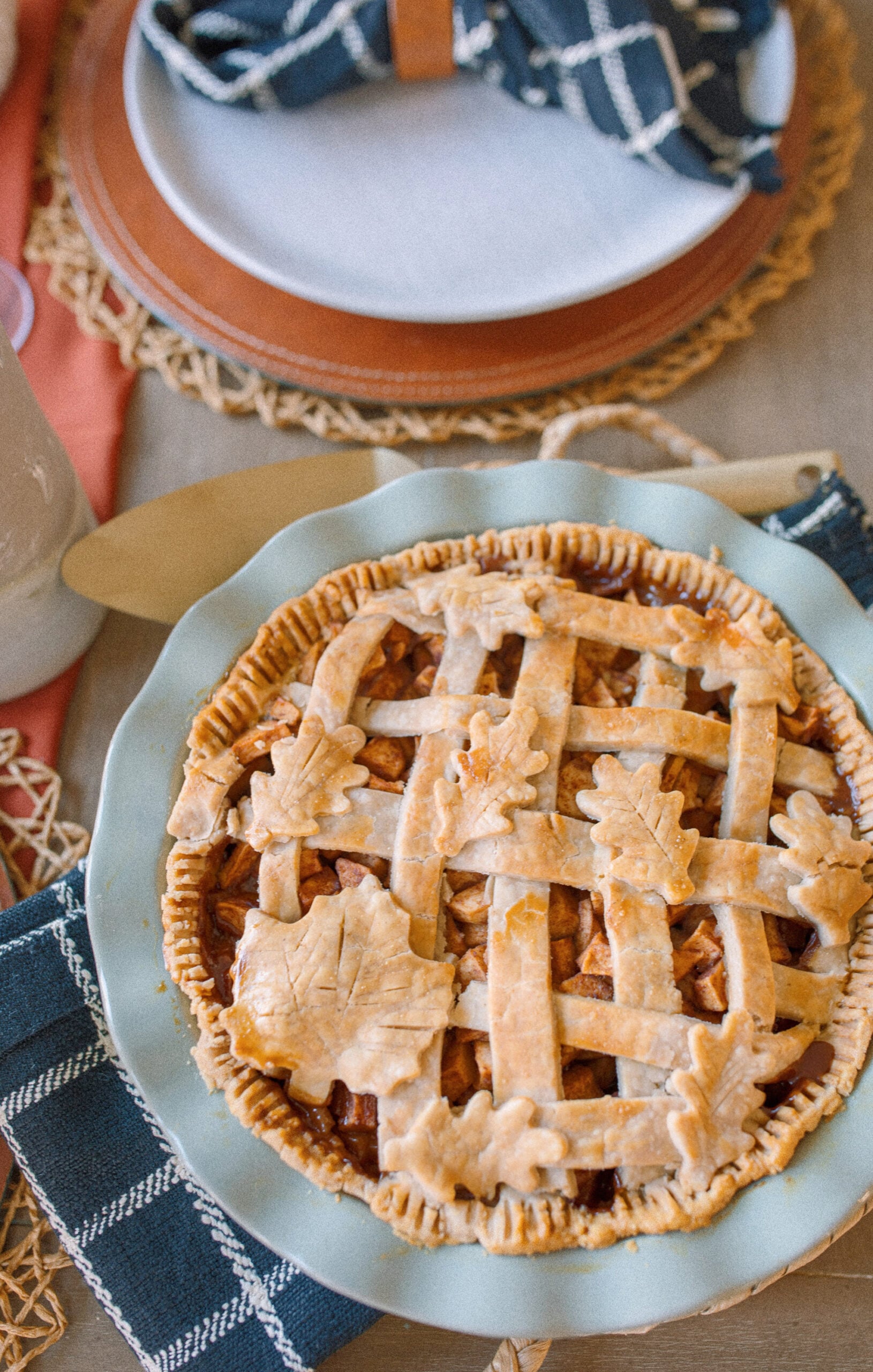 gluten-free, gluten free apple pie, gluten free pie crust, gluten free and vegan pie crust, vegan pie crust, gluten free and vegan apple pie, healthy apple pie, gluten free pie recipes, no added sugar pie, no added sugar apple pie, no refined sugars, dairy-free, sugar free apple pie, sugar free pie, low sugar thanksgiving dessert, low sugar dessert, apple pie, healthy recipes for holidays, maple apple pie, maple syrup, healthy recipes for thanksgiving