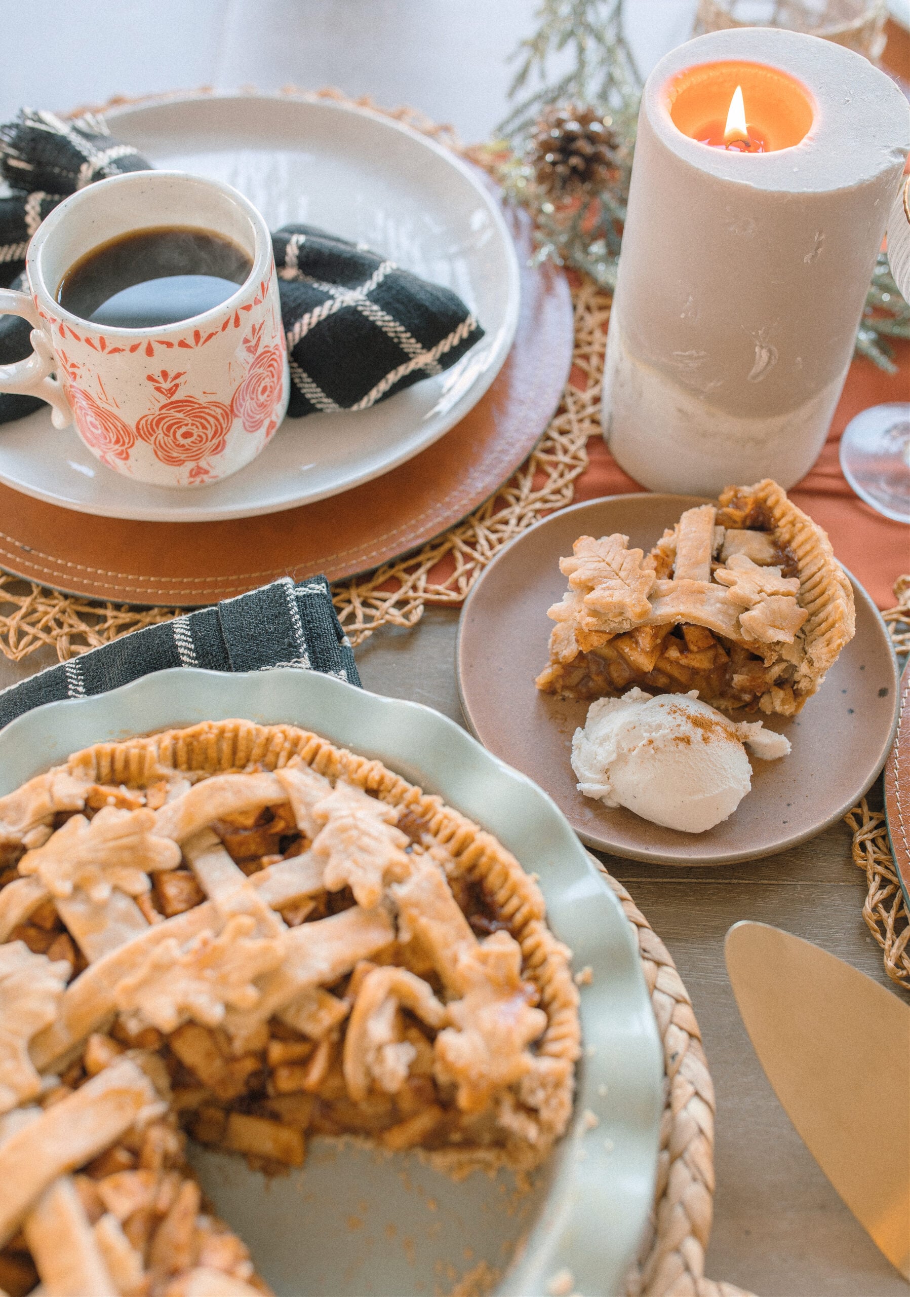 gluten-free, gluten free apple pie, gluten free pie crust, gluten free and vegan pie crust, vegan pie crust, gluten free and vegan apple pie, healthy apple pie, gluten free pie recipes, no added sugar pie, no added sugar apple pie, no refined sugars, dairy-free, sugar free apple pie, sugar free pie, low sugar thanksgiving dessert, low sugar dessert, apple pie, healthy recipes for holidays, maple apple pie, maple syrup, healthy recipes for thanksgiving