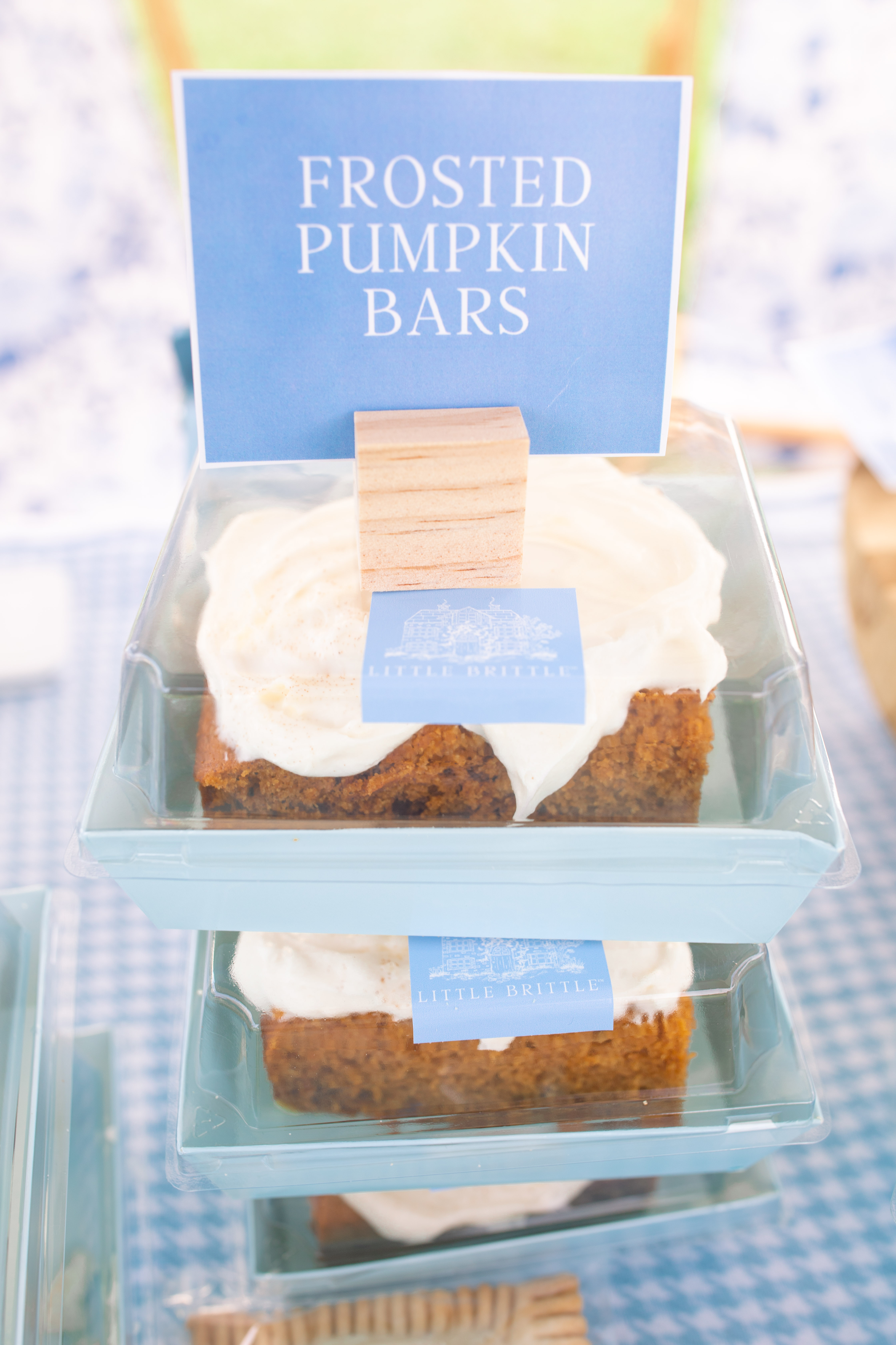 the best pumpkin bars, moist, one big bowl, easy pumpkin bars, vanilla icing, fall baking, best recipe, pumpkin spice, baking