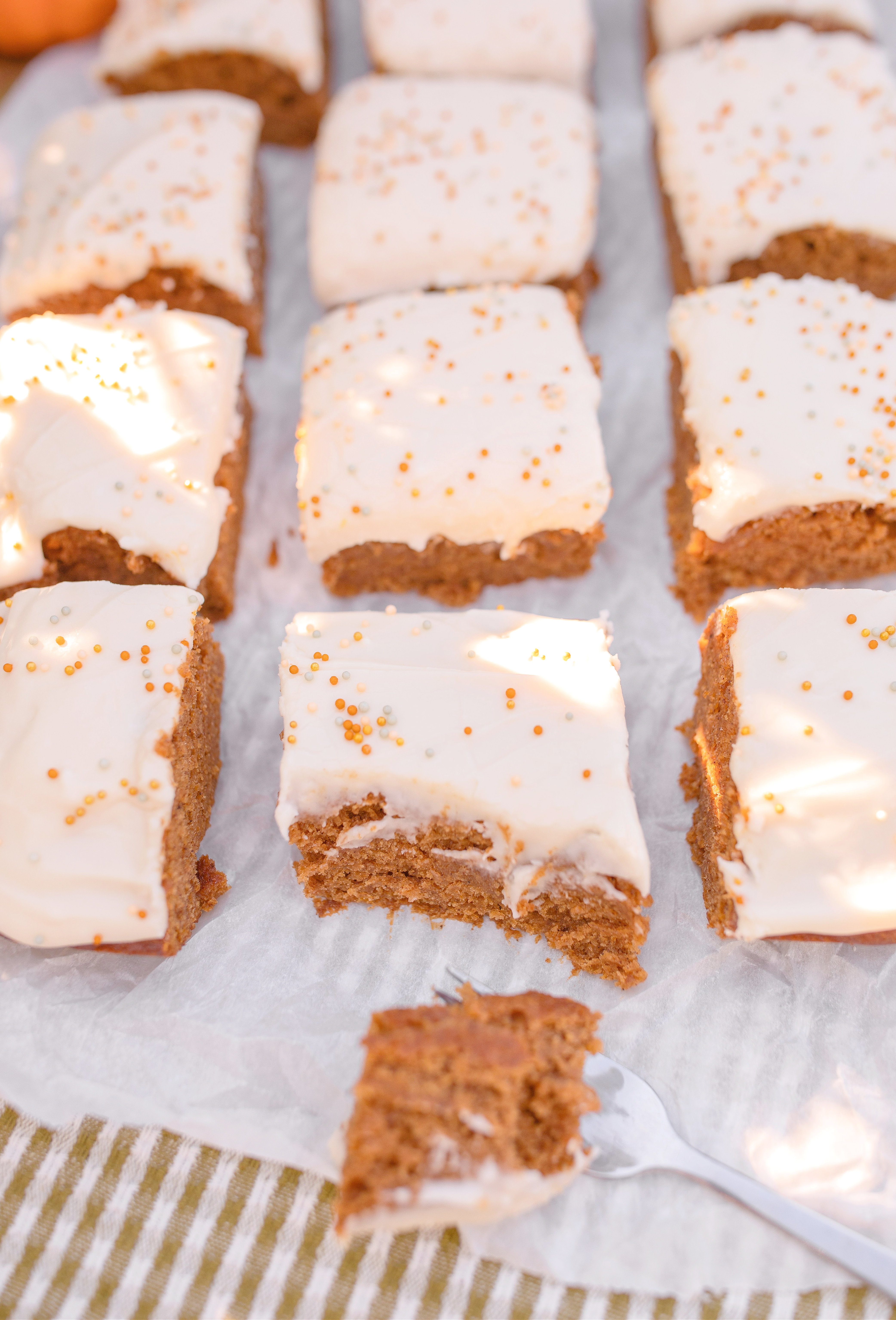 the best pumpkin bars, moist, one big bowl, easy pumpkin bars, vanilla icing, fall baking, best recipe, pumpkin spice, baking