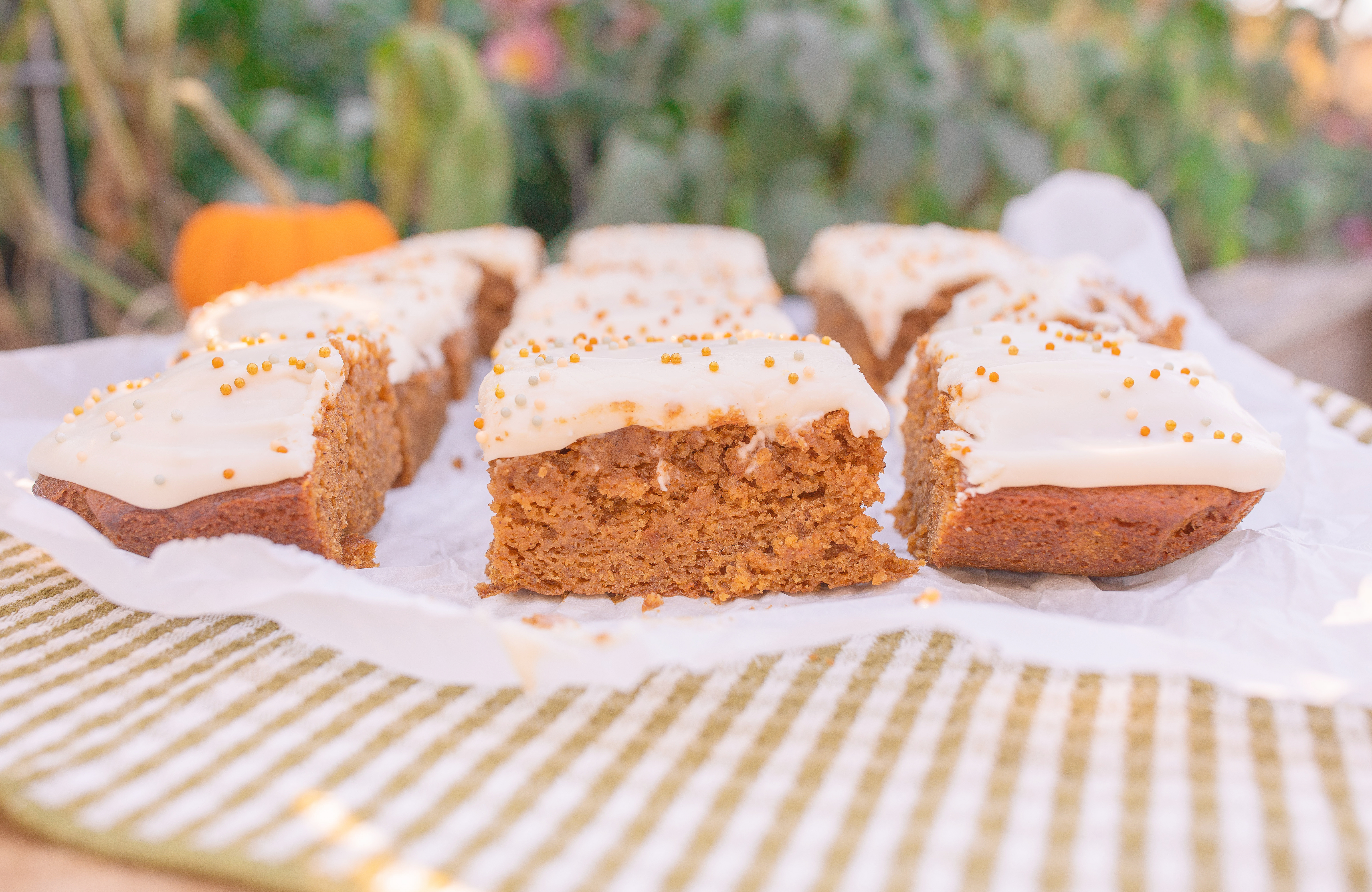 the best pumpkin bars, moist, one big bowl, easy pumpkin bars, vanilla icing, fall baking, best recipe, pumpkin spice, baking
