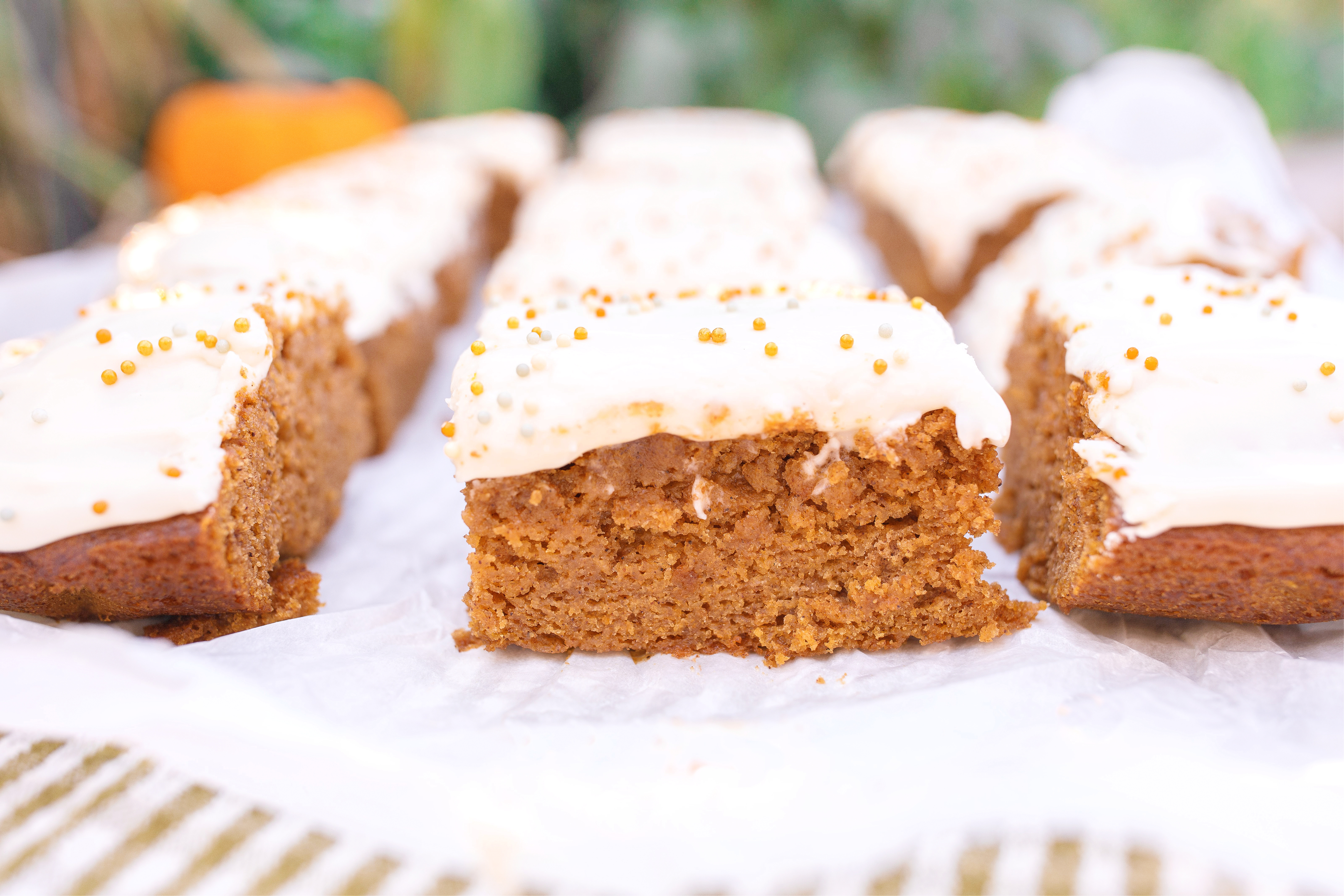 the best pumpkin bars, moist, one big bowl, easy pumpkin bars, vanilla icing, fall baking, best recipe, pumpkin spice, baking