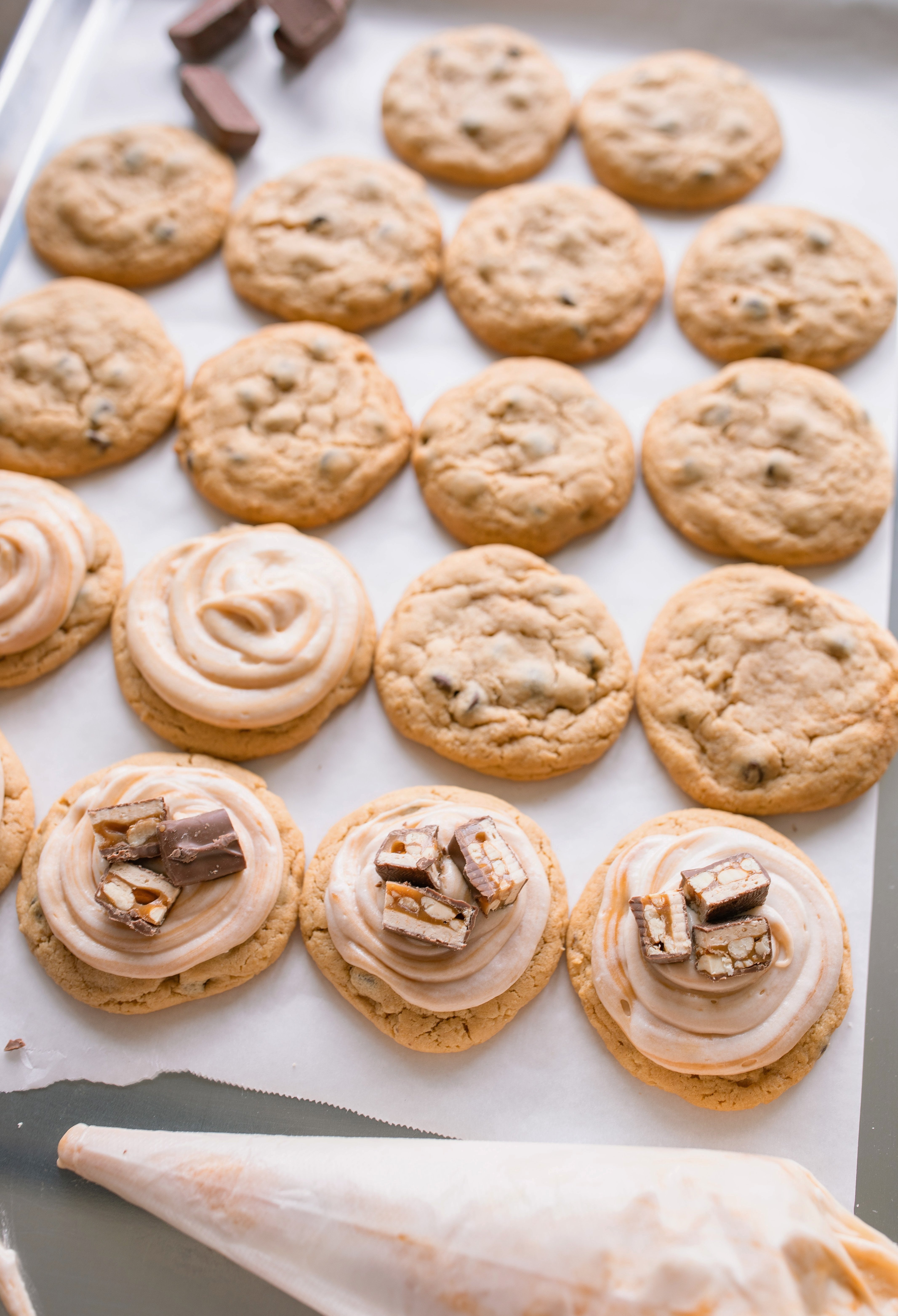 frosted cookies, snickers, dessert, candy bar, homemade salted caramel buttercream, buttercream frosting, peanut butter snickers cookies, peanut butter cookies, amazing dessert ever, the best frosted cookie recipe, salted caramel buttercream, peanut butter cookies, baking, soft, thick cookies, bakery, recipe