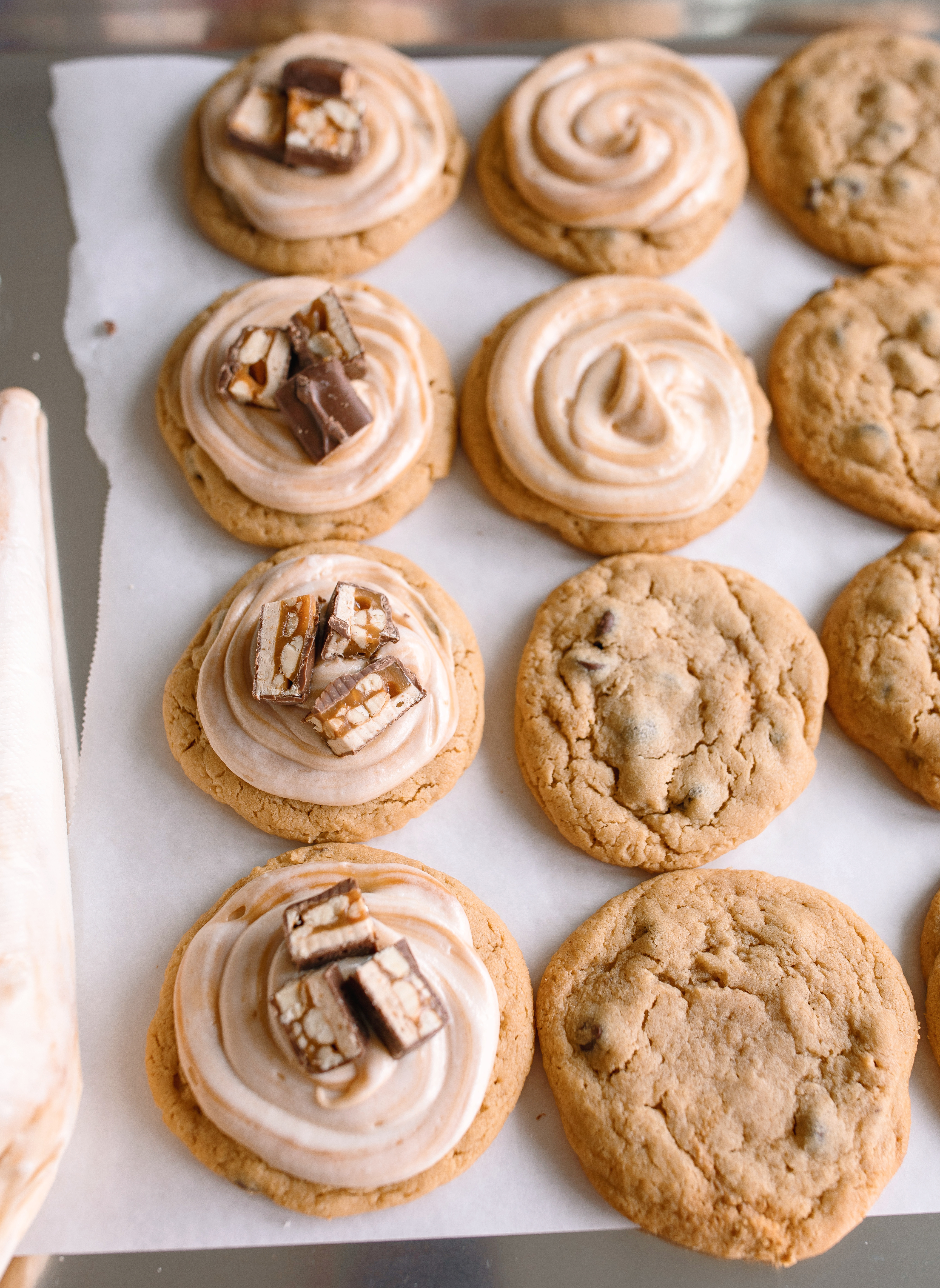 frosted cookies, snickers, dessert, candy bar, homemade salted caramel buttercream, buttercream frosting, peanut butter snickers cookies, peanut butter cookies, amazing dessert ever, the best frosted cookie recipe, salted caramel buttercream, peanut butter cookies, baking, soft, thick cookies, bakery, recipe