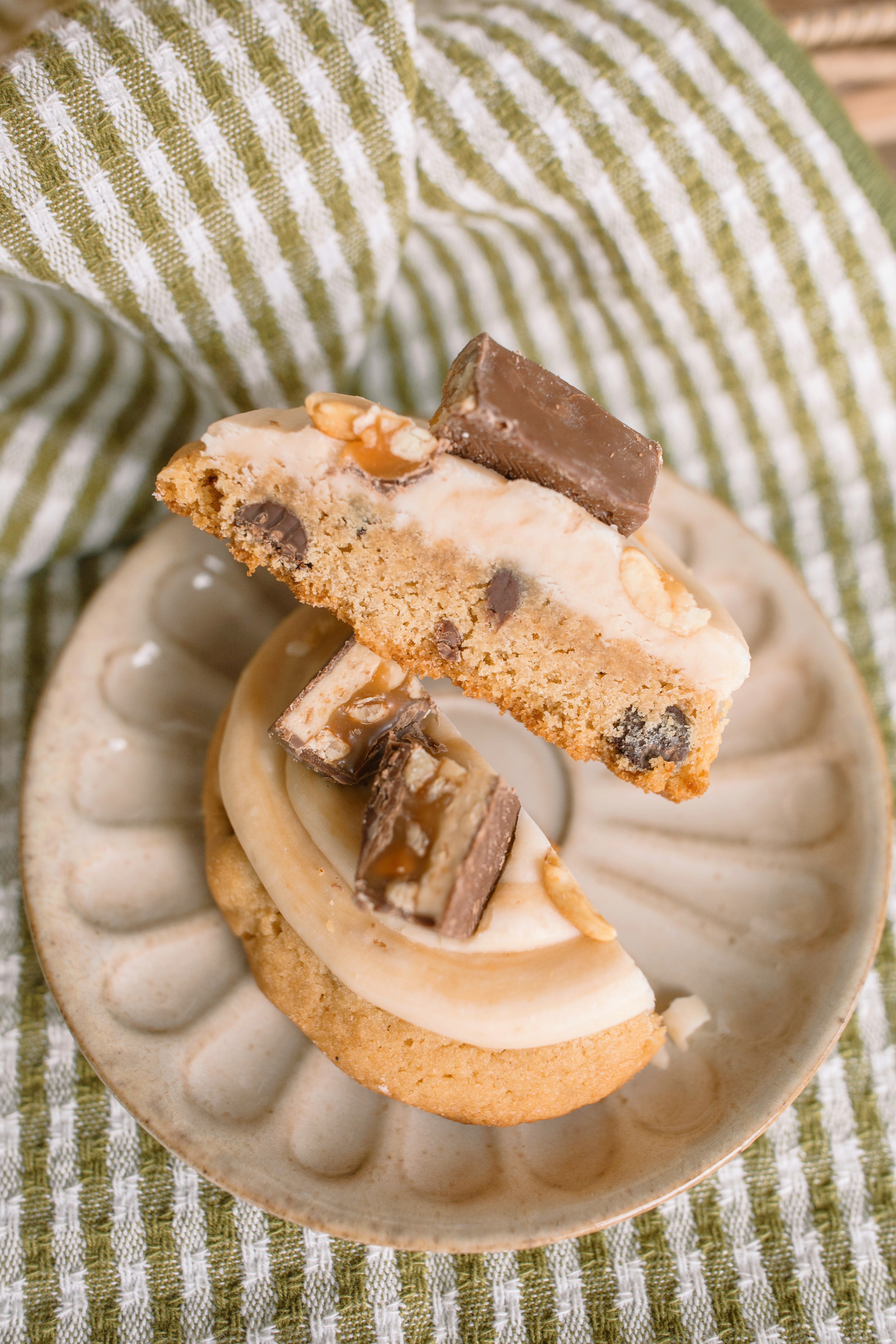 frosted cookies, snickers, dessert, candy bar, homemade salted caramel buttercream, buttercream frosting, peanut butter snickers cookies, peanut butter cookies, amazing dessert ever, the best frosted cookie recipe, salted caramel buttercream, peanut butter cookies, baking, soft, thick cookies, bakery, recipe