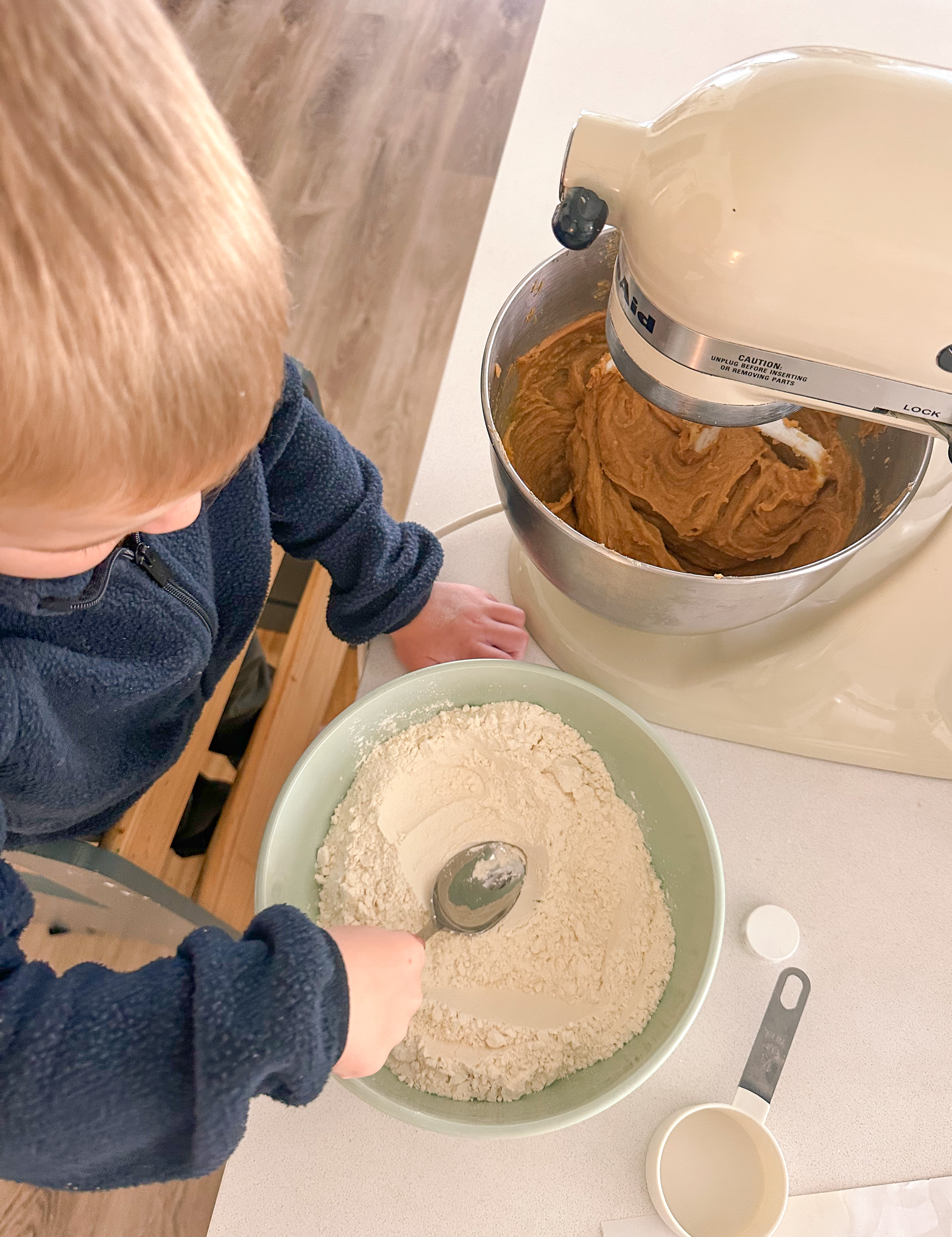 frosted cookies, snickers, dessert, candy bar, homemade salted caramel buttercream, buttercream frosting, peanut butter snickers cookies, peanut butter cookies, amazing dessert ever, the best frosted cookie recipe, salted caramel buttercream, peanut butter cookies, baking, soft, thick cookies, bakery, recipe