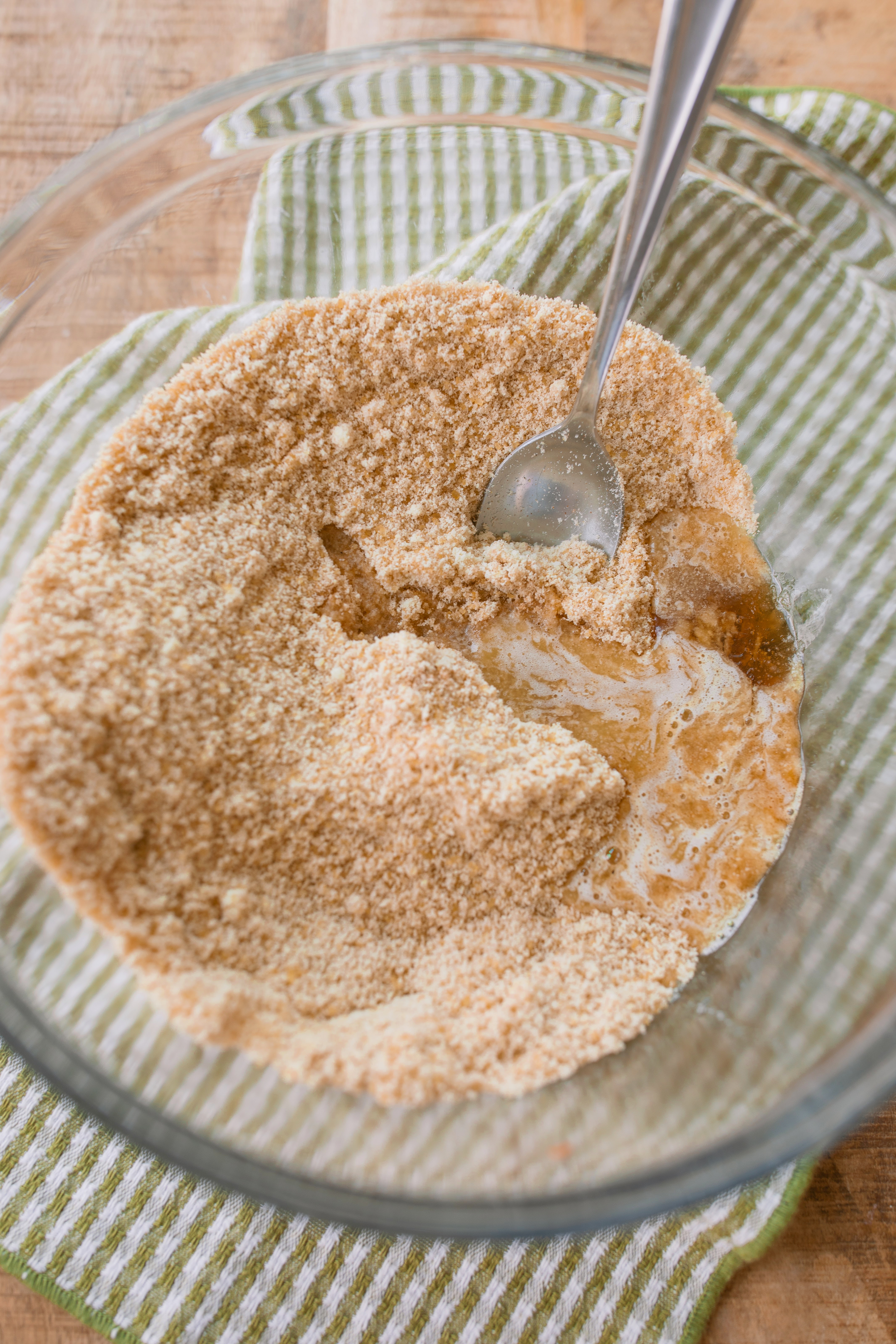 pecan bars, gluten free pecan bars, almond flour pecan bars, healthy pecan bars, refined sugar free pecan bars, maple pecan bars, coconut sugar pecan bars, paleo pecan bars, easy pecan bar recipe, thanksgiving pecan bars, thanksgiving dessert recipes, fall dessert recipes, healthy holiday desserts, gluten free thanksgiving desserts, no refined sugar desserts, maple syrup desserts, almond flour dessert recipes, coconut sugar desserts, easy holiday baking, healthy pecan pie bars