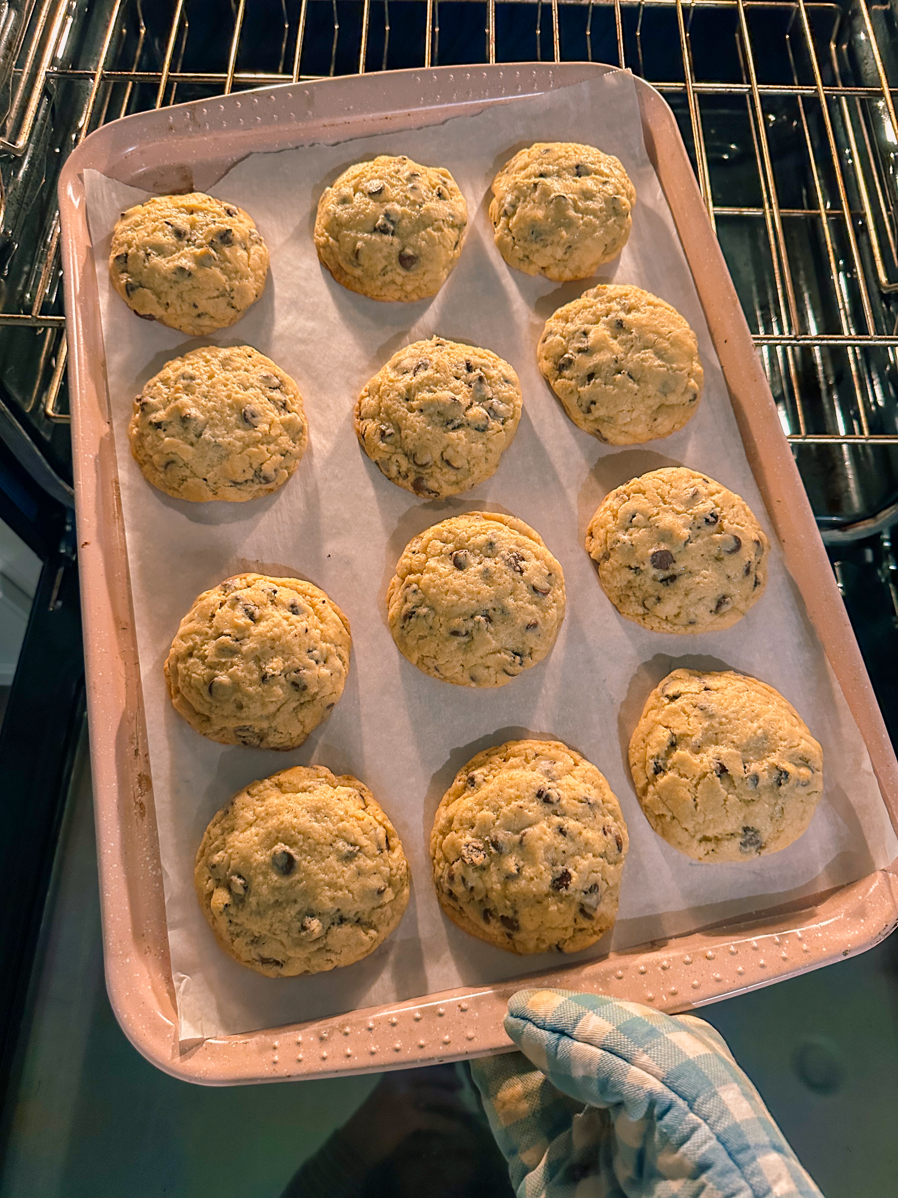 the best chocolate chip cookies, cookies, homemade, goey, soft, best chocolate chip sea salt cookies, easy overnight chocolate chip cookies, cookie dough, thick cookies, simple cookies