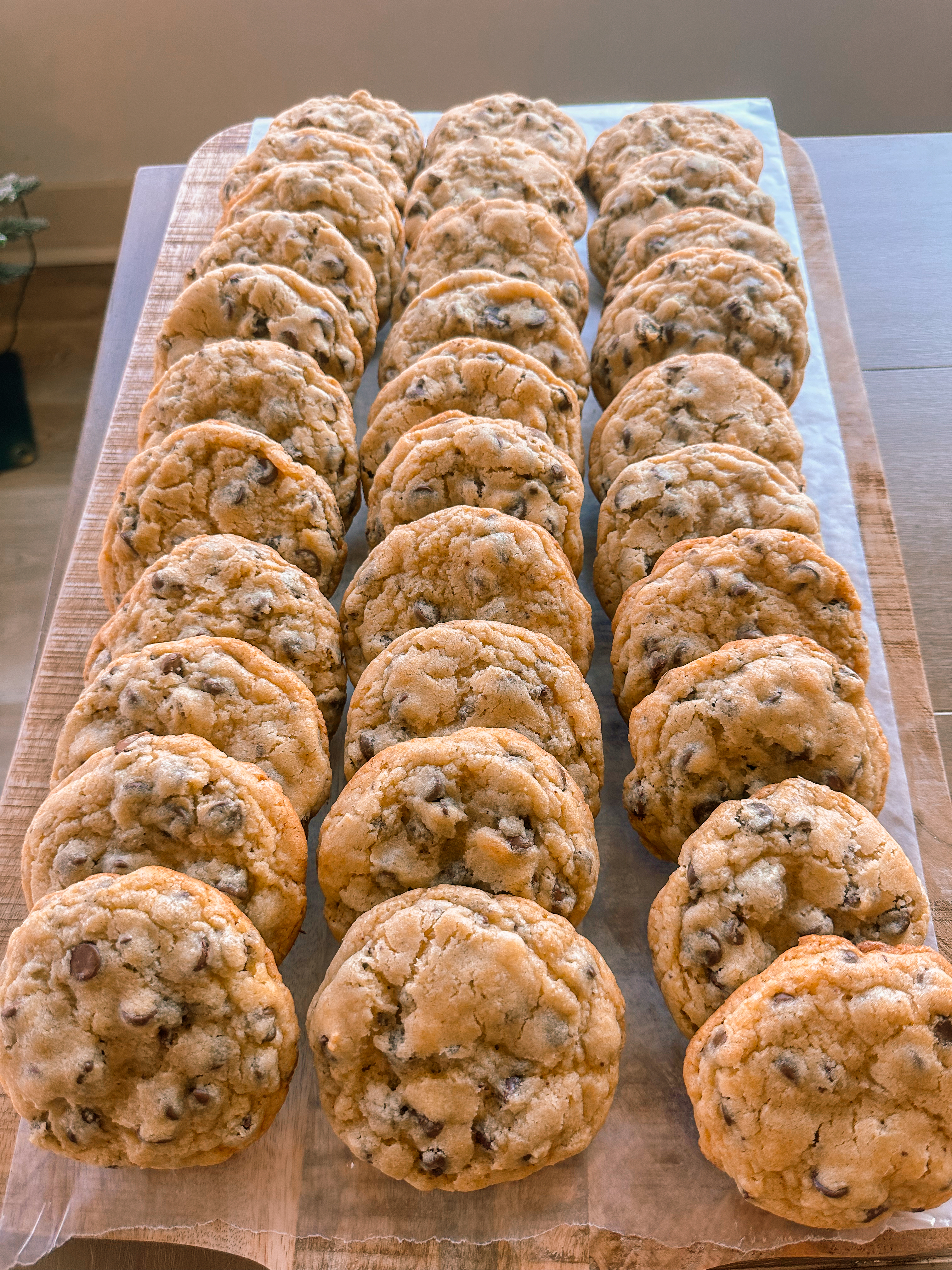 the best chocolate chip cookies, cookies, homemade, goey, soft, best chocolate chip sea salt cookies, easy overnight chocolate chip cookies, cookie dough, thick cookies, simple cookies