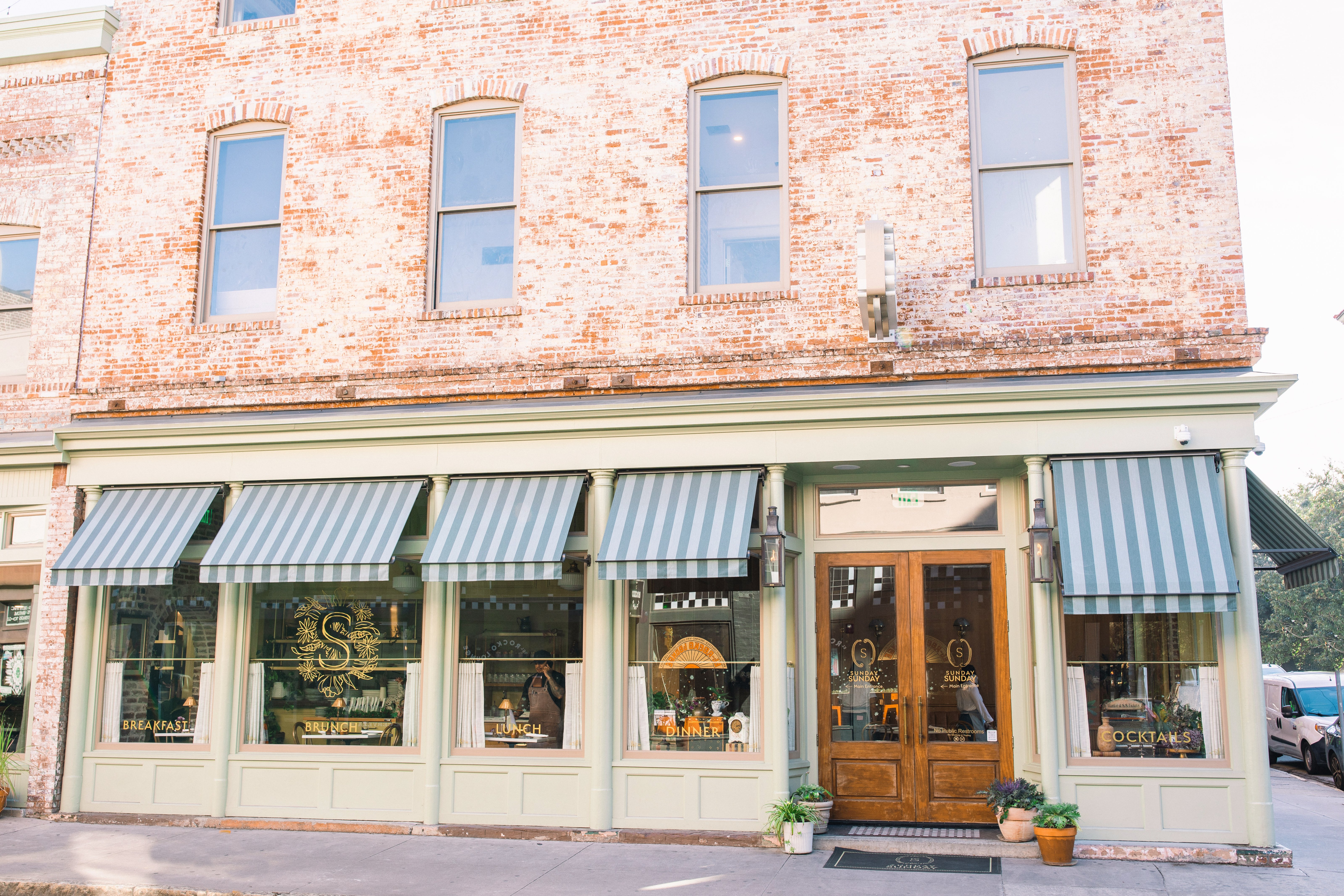 Lowcountry with lexus, savannha georiga, lexus cars, lexusus, TX 500h F Sport AWD, cars, roadtrip, suvs, travel guide, georgia, collins quarter, hotel bardo, where to stay, savannah bed and breakfast, flora and fauna, riverstreet, savannah walking tour, asher and rye, saint bibiana cooking school, hotel bardo restaurants, cooking class, sunday sunday