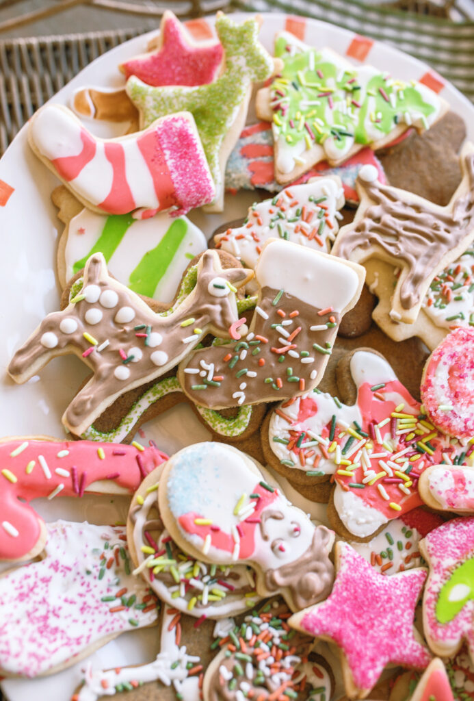 sugar cookie decorating party, cookie decorating with toddlers, mocktails for moms, cherry orange mocktail, cranberry, cookies, dye free, sprinkles, kids fun, pajama party, christmas decor, christmas party, kids charcuterie board