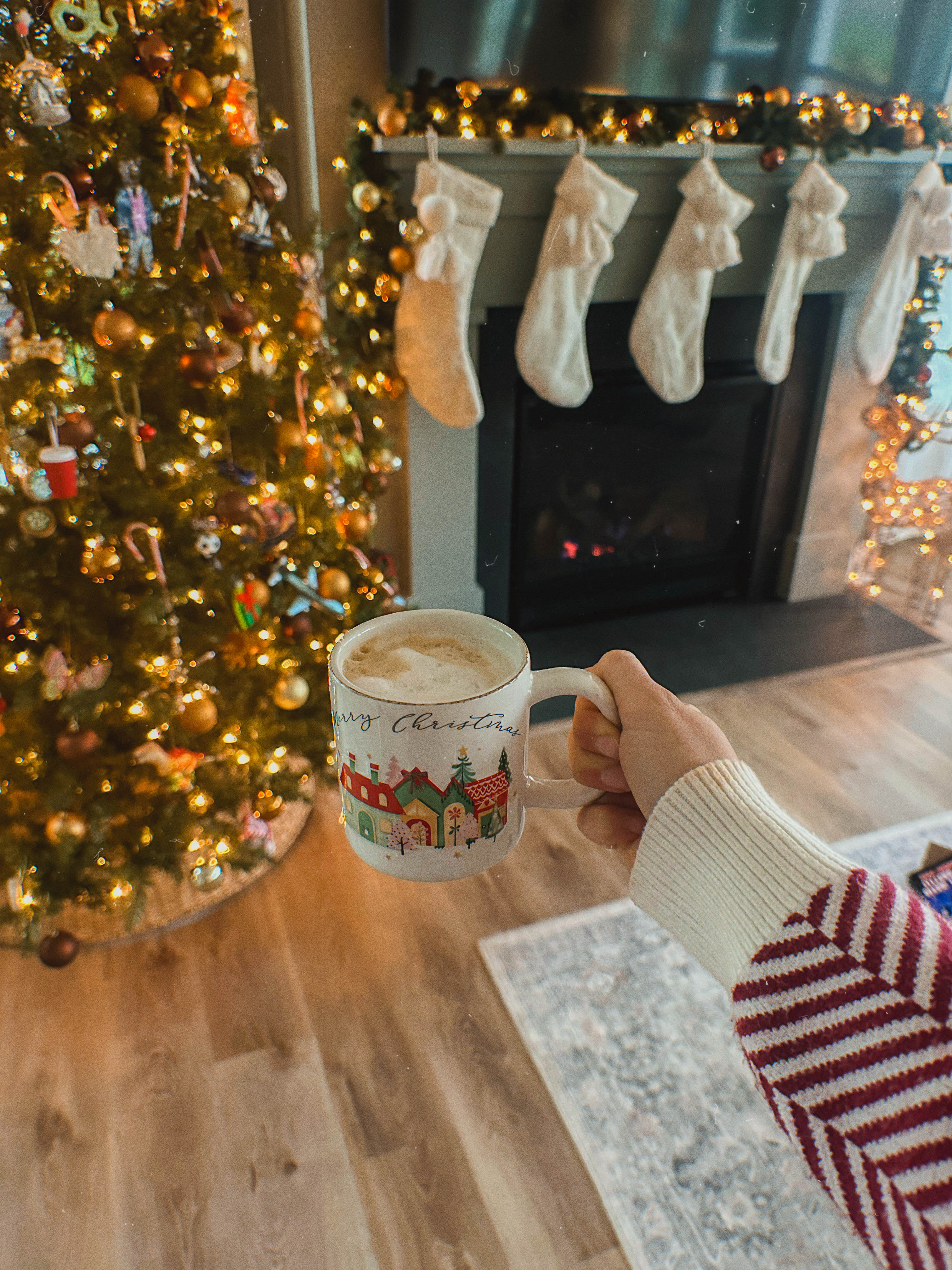 polar express, christmas spiritlifestyle blogger, motherhood, toddler mom, pregnancy, breakfast, food, polar express