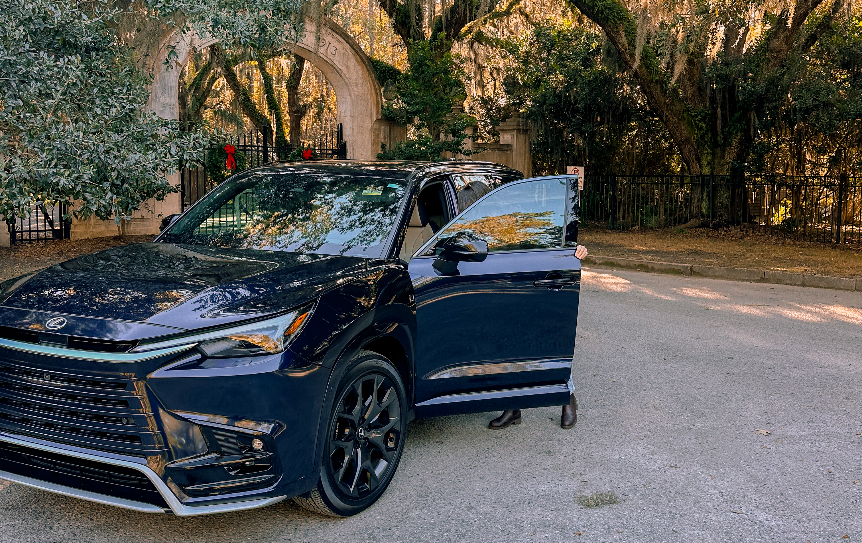 Lowcountry with lexus, savannha georiga, lexus cars, lexusus, TX 500h F Sport AWD, cars, roadtrip, suvs, travel guide, georgia, collins quarter, hotel bardo, where to stay, savannah bed and breakfast, flora and fauna, riverstreet, savannah walking tour, asher and rye