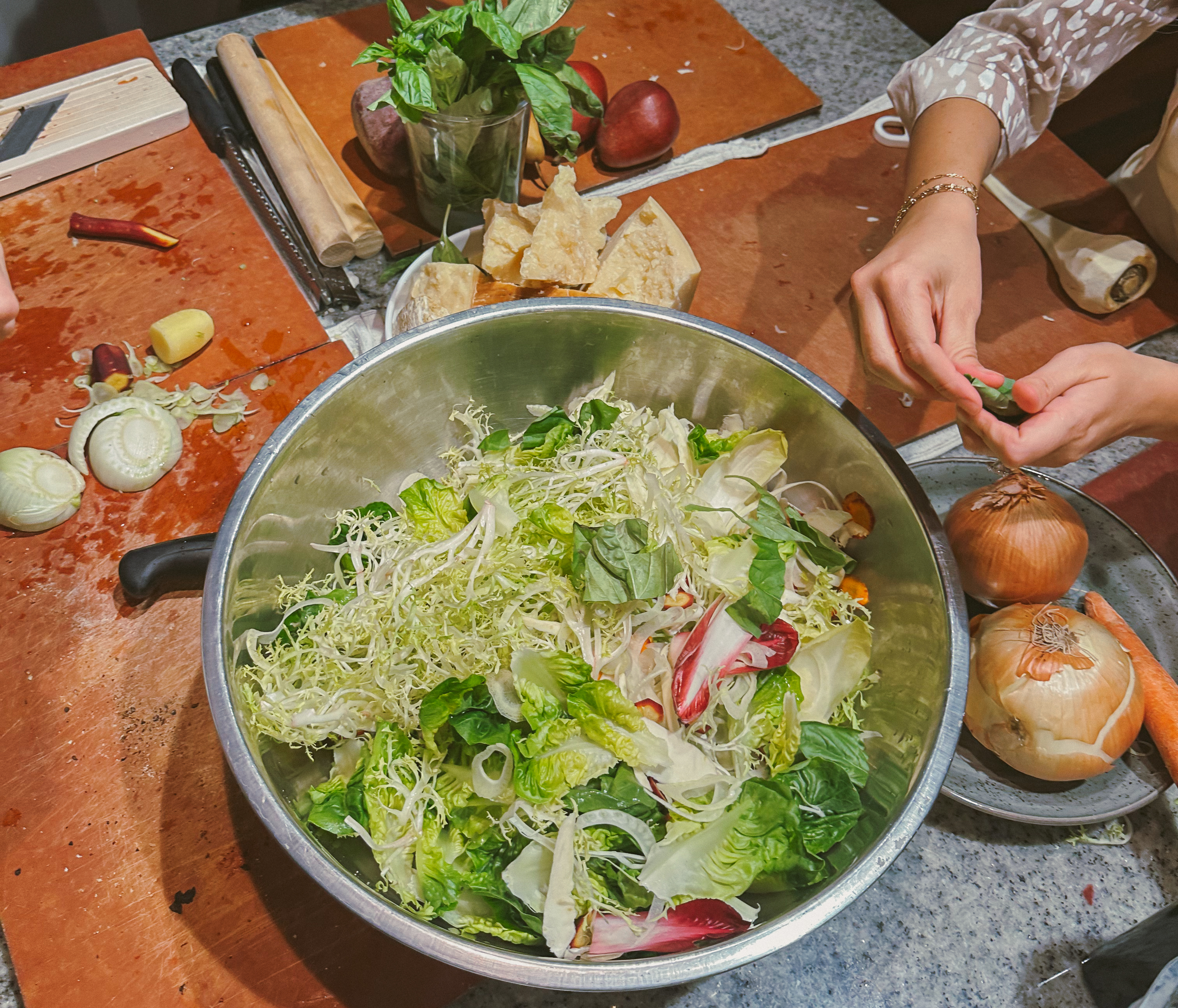 Lowcountry with lexus, savannha georiga, lexus cars, lexusus, TX 500h F Sport AWD, cars, roadtrip, suvs, travel guide, georgia, collins quarter, hotel bardo, where to stay, savannah bed and breakfast, flora and fauna, riverstreet, savannah walking tour, asher and rye, saint bibiana cooking school, hotel bardo restaurants, cooking class