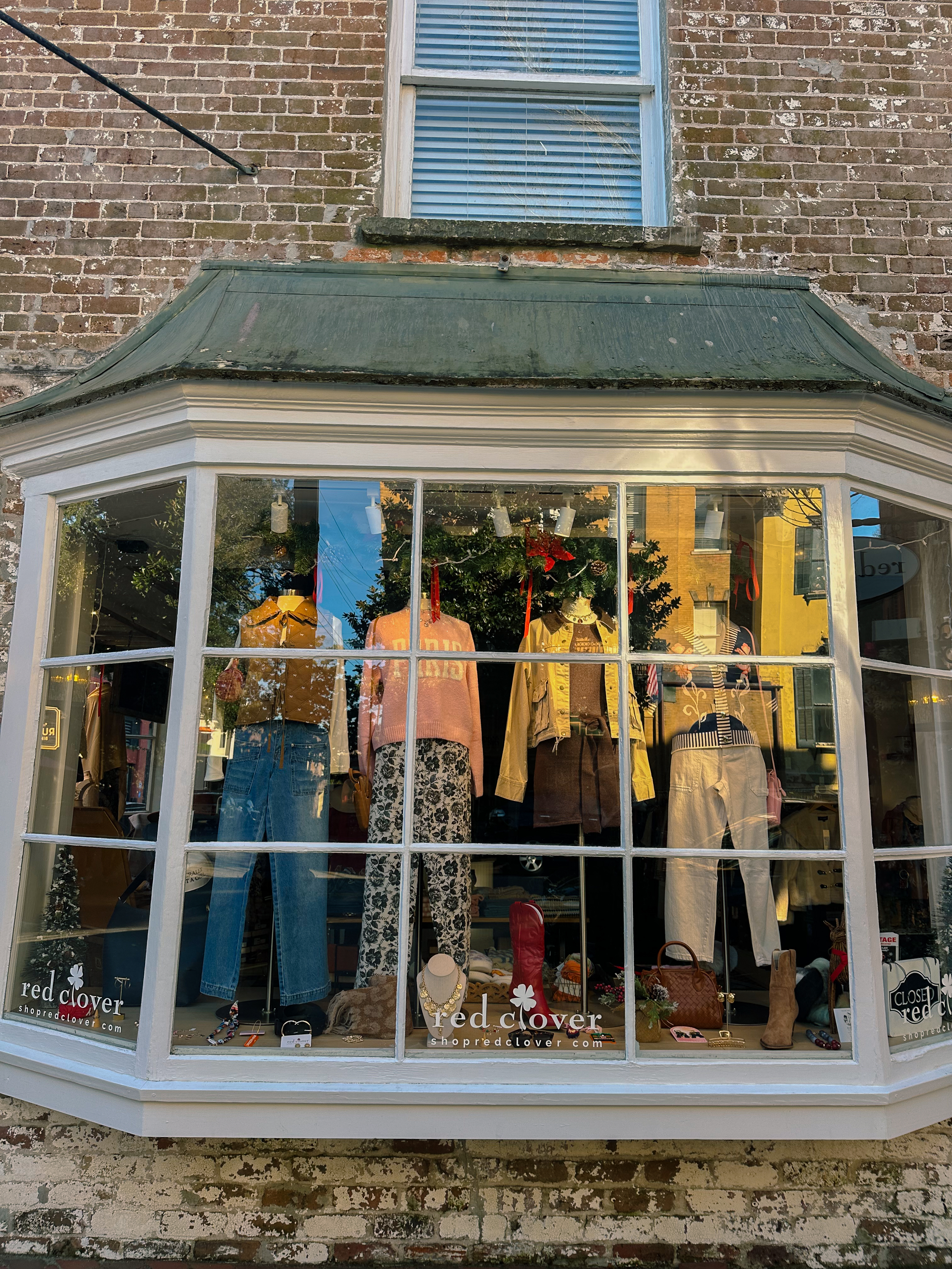 Lowcountry with lexus, savannha georiga, lexus cars, lexusus, TX 500h F Sport AWD, cars, roadtrip, suvs, travel guide, georgia, collins quarter, hotel bardo, where to stay, savannah bed and breakfast, flora and fauna, riverstreet, savannah walking tour, asher and rye, saint bibiana cooking school, hotel bardo restaurants, cooking class, sunday sunday