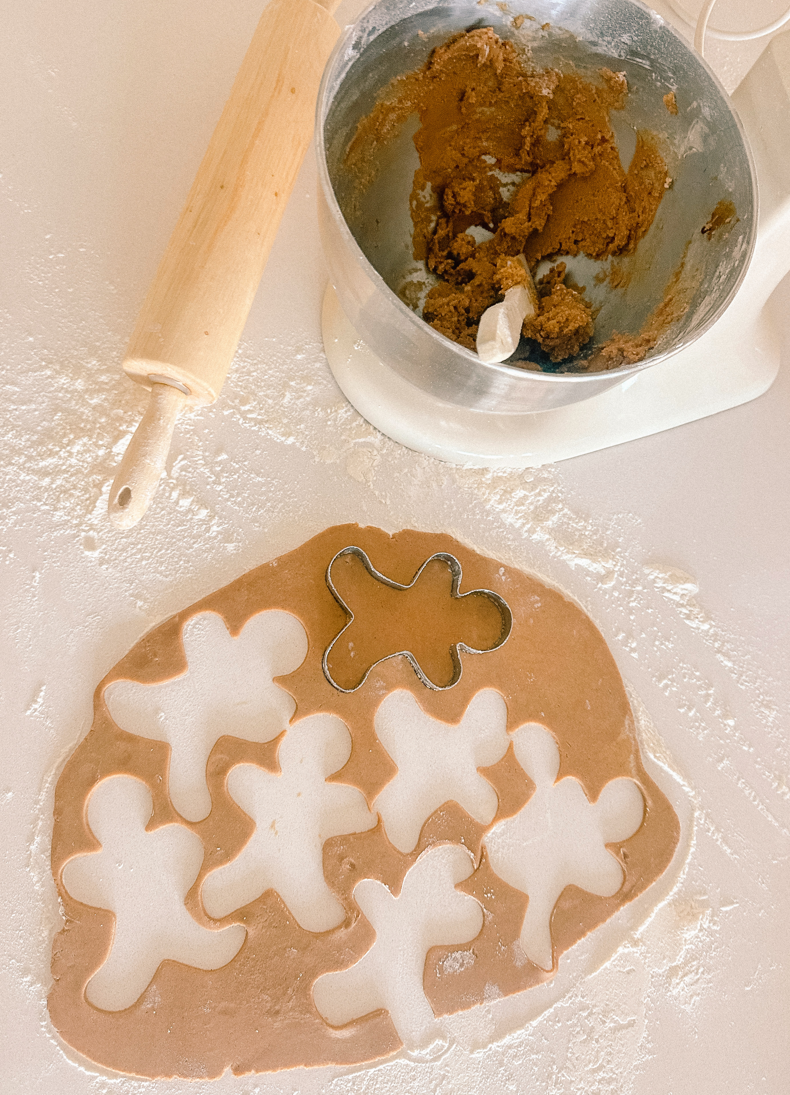 sugar cookie decorating party, cookie decorating with toddlers, mocktails for moms, cherry orange mocktail, cranberry, cookies, dye free, sprinkles, kids fun, pajama party, christmas decor, christmas party, kids charcuterie board