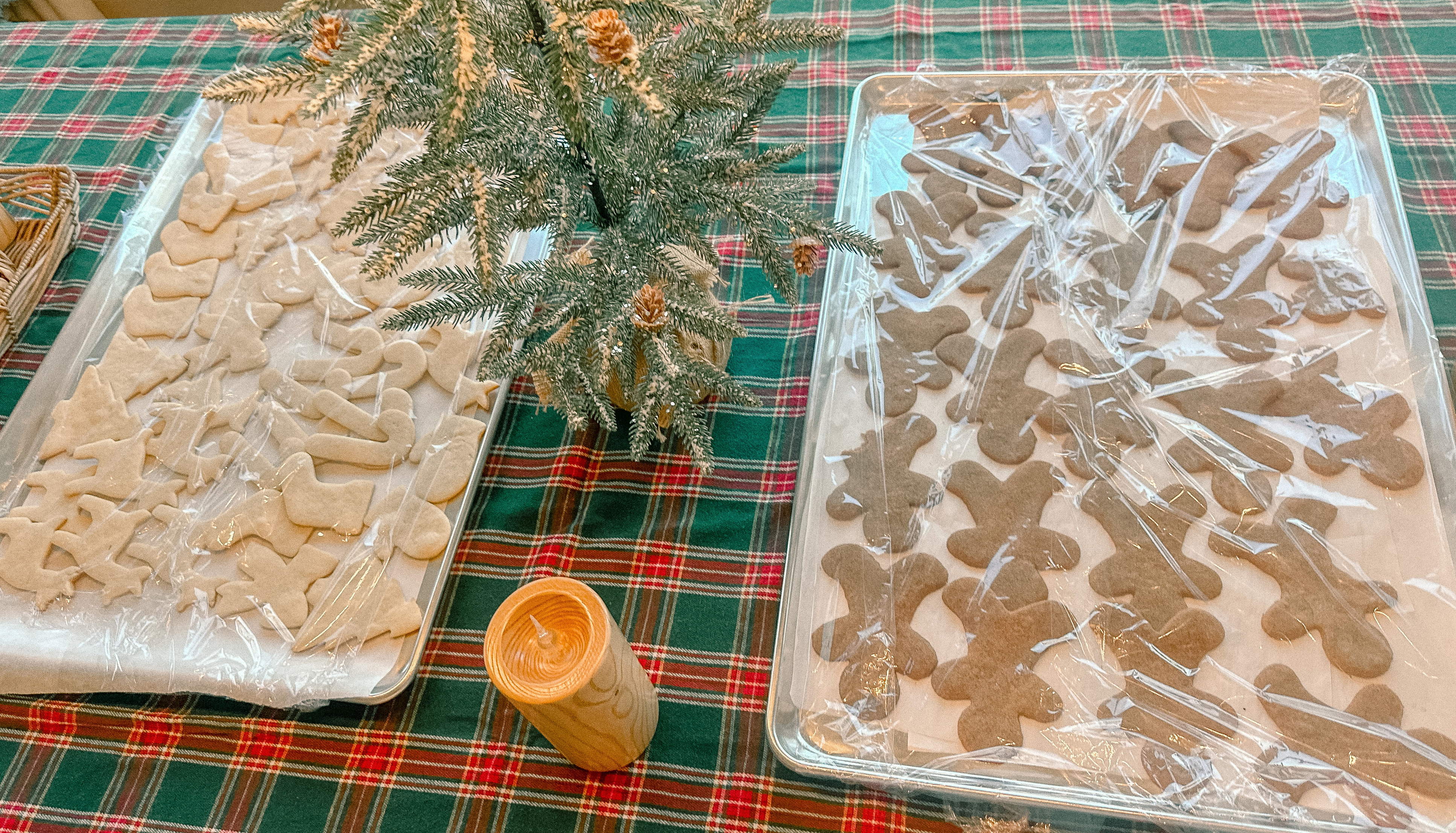 sugar cookie decorating party, cookie decorating with toddlers, mocktails for moms, cherry orange mocktail, cranberry, cookies, dye free, sprinkles, kids fun, pajama party, christmas decor, christmas party, kids charcuterie board