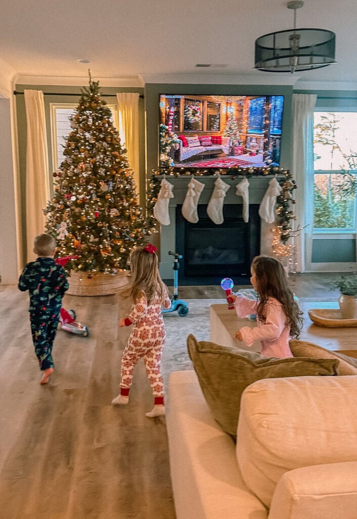 sugar cookie decorating party, cookie decorating with toddlers, mocktails for moms, cherry orange mocktail, cranberry, cookies, dye free, sprinkles, kids fun, pajama party, christmas decor, christmas party, kids charcuterie board