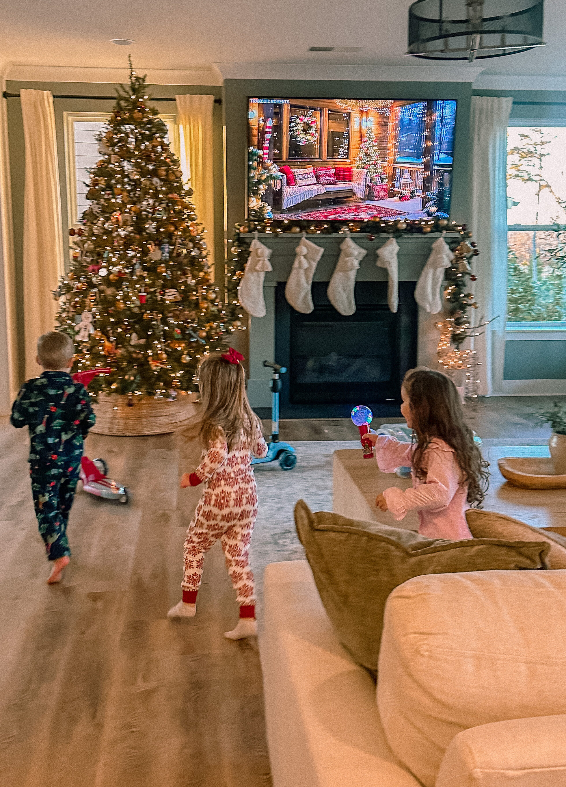 sugar cookie decorating party, cookie decorating with toddlers, mocktails for moms, cherry orange mocktail, cranberry, cookies, dye free, sprinkles, kids fun, pajama party, christmas decor, christmas party, kids charcuterie board