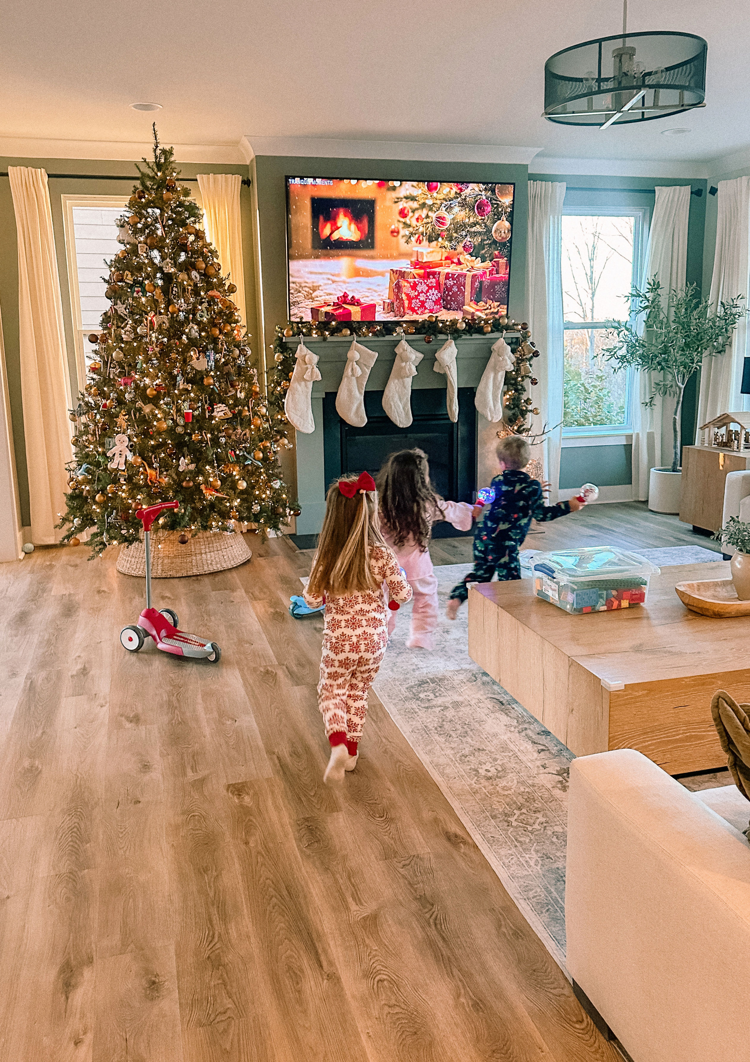 sugar cookie decorating party, cookie decorating with toddlers, mocktails for moms, cherry orange mocktail, cranberry, cookies, dye free, sprinkles, kids fun, pajama party, christmas decor, christmas party, kids charcuterie board