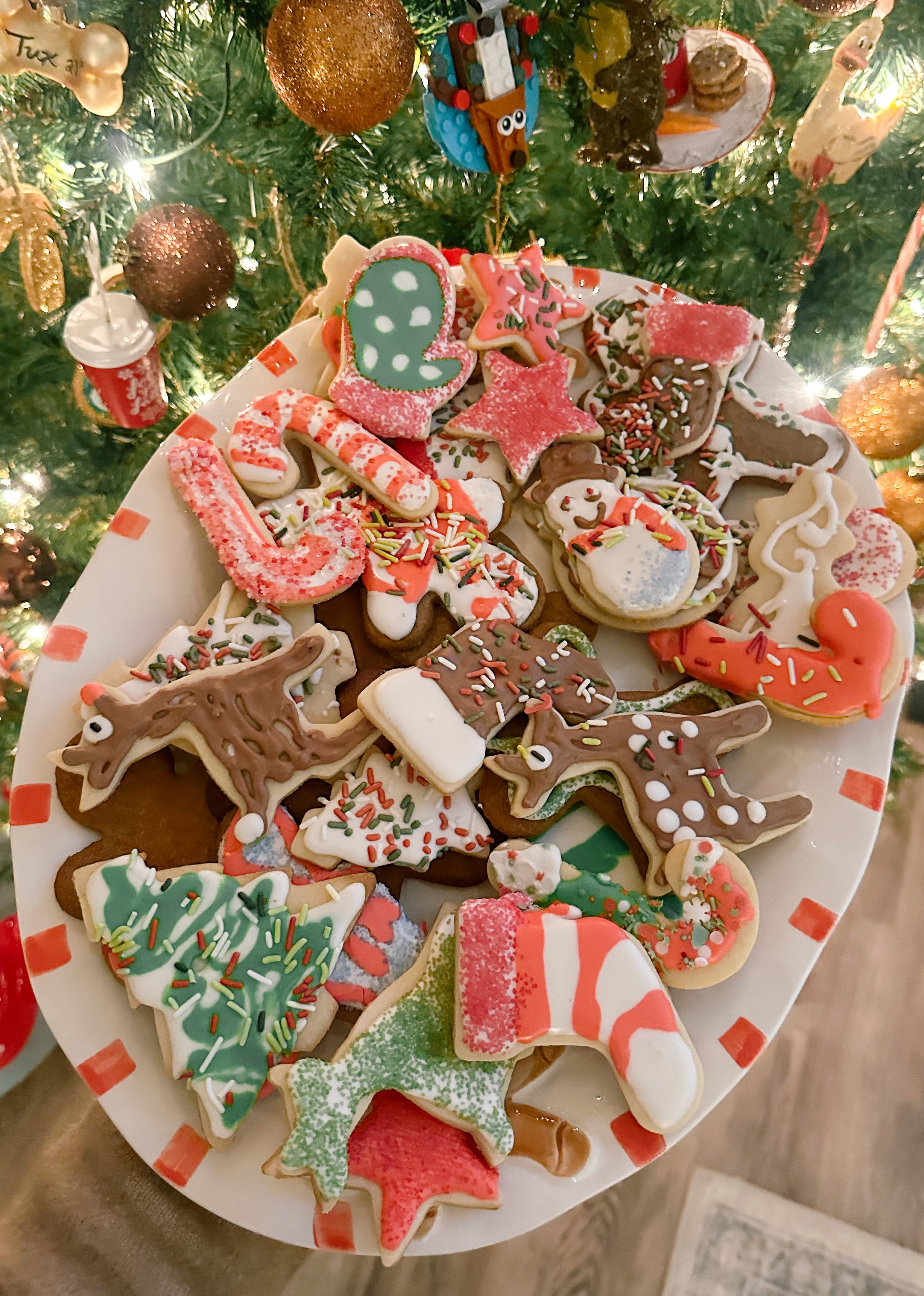 christmas recap, christmas morning, christmas blog, christmas decor, stockings, presents, toddler, dinner, table setting, home, lifestyle, blogging, motherhood, matching family pajamas, menu, holiday dinner, holiday celebrations, christmas day, pecan brownie pie, lottery pong, toddler gifts, cozy fireplace, cookies for santa, recap