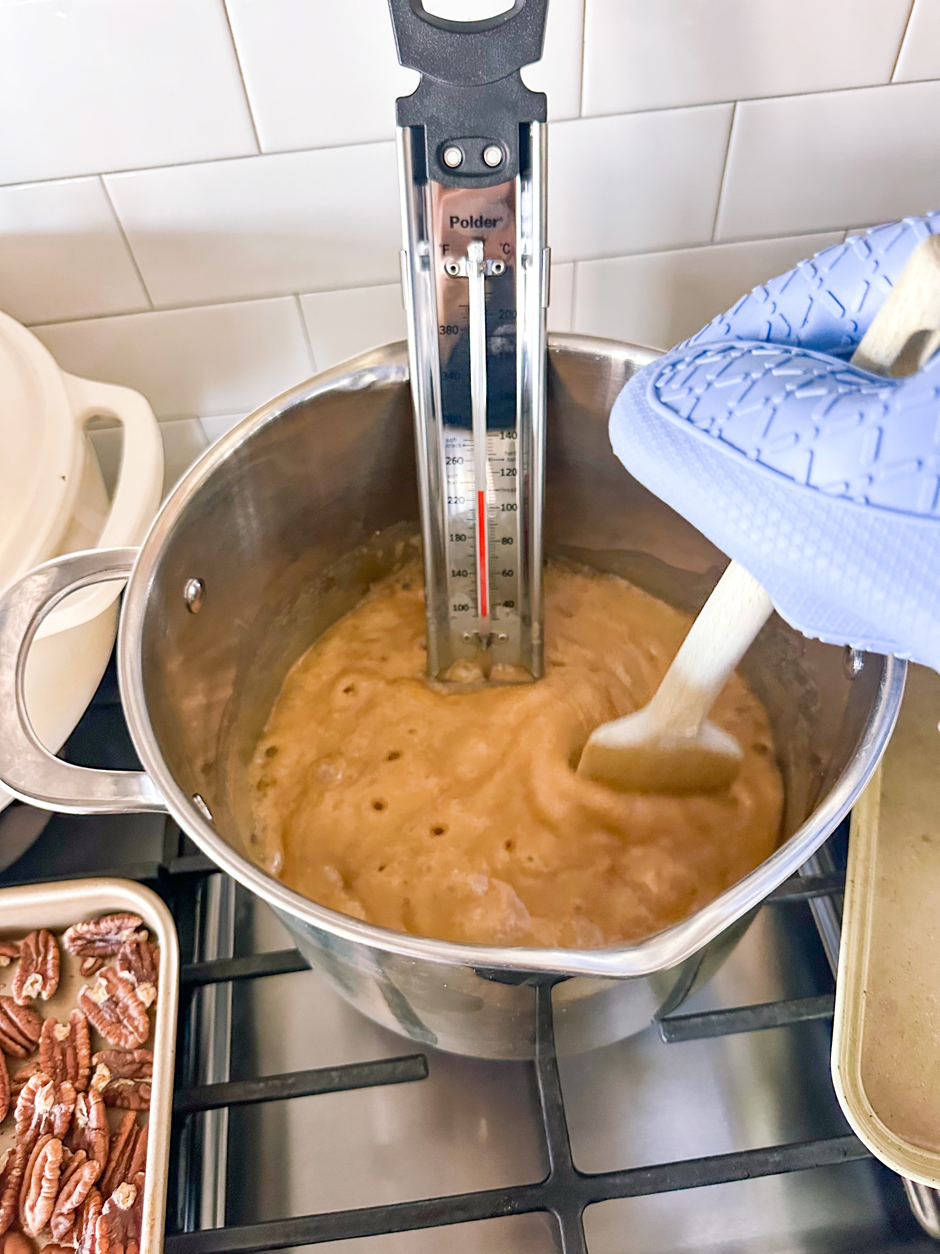 easy pecan pralines, southern pecan pralines, pralines, baking, christmas, pecans, christmas, holidays, gift ideas, easy recipe, dessert, savannah