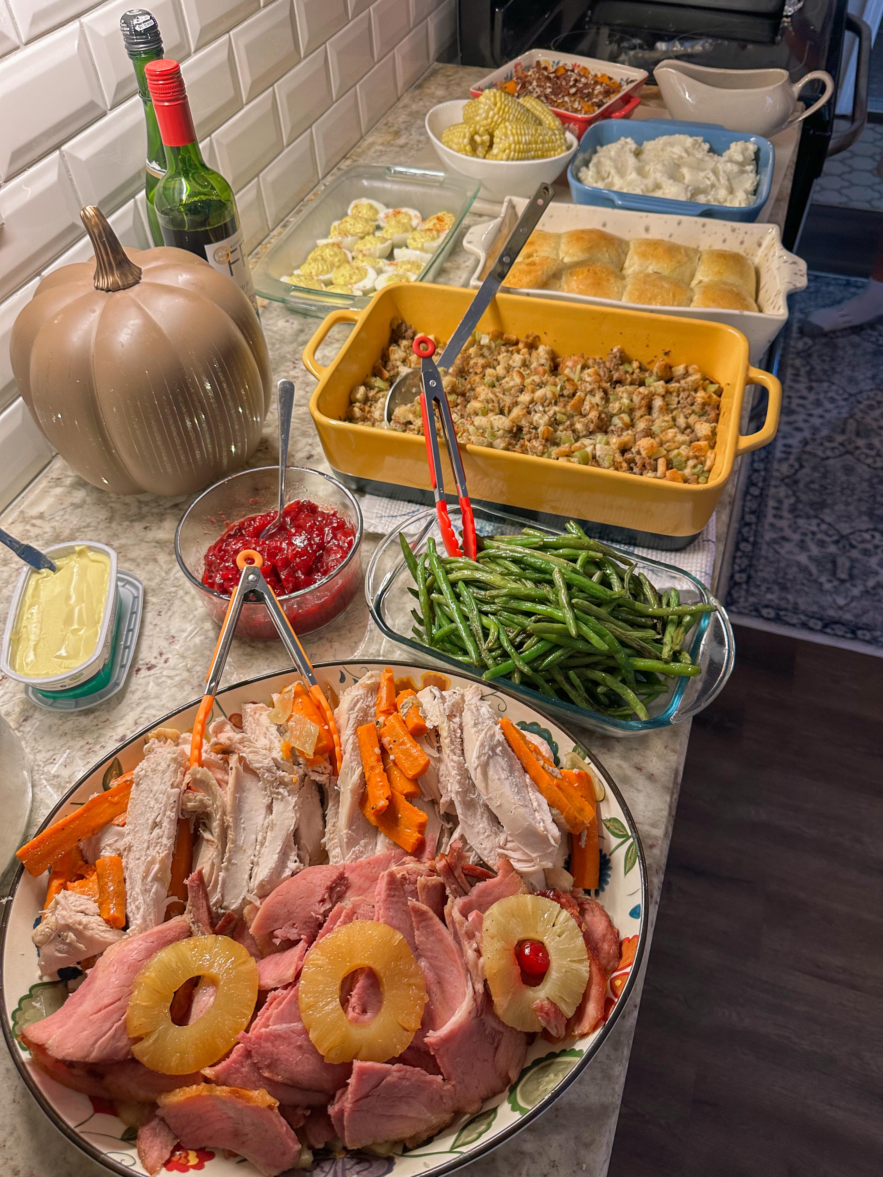 bush n vine, thanksgiving, fall, farms, november, thanksgiving with family, kids, fort mill sc, charlotte, weekly recap blog, mom blog, motherhood, lifestyle blogger, ilios, baking, cheesecake, pregnancy, cranberry sauce, sourdough rolls, turkey, ham, stuffing, green beans, fre wine