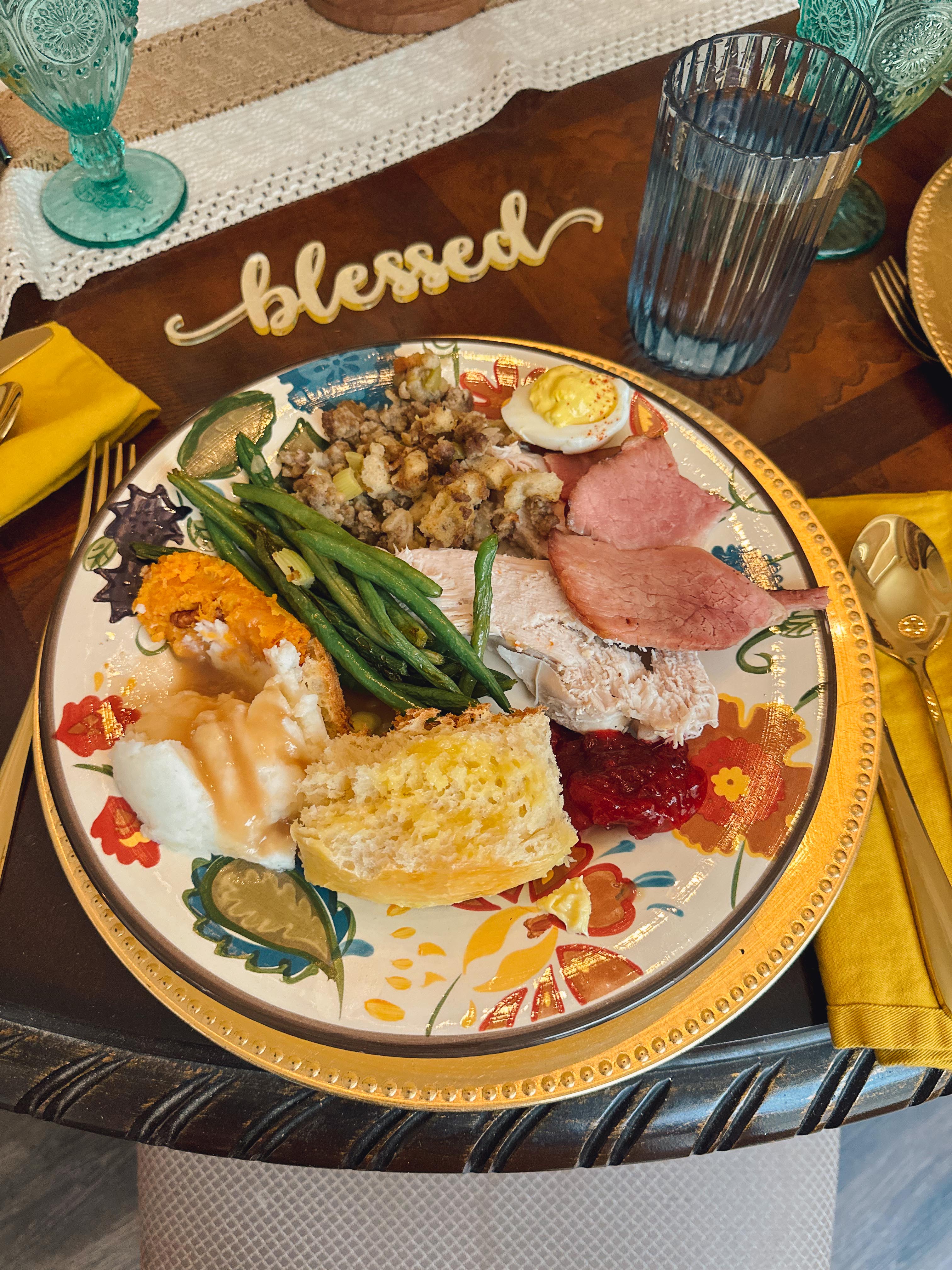 bush n vine, thanksgiving, fall, farms, november, thanksgiving with family, kids, fort mill sc, charlotte, weekly recap blog, mom blog, motherhood, lifestyle blogger, ilios, baking, cheesecake, pregnancy, cranberry sauce, sourdough rolls, turkey, ham, stuffing, green beans, fre wine