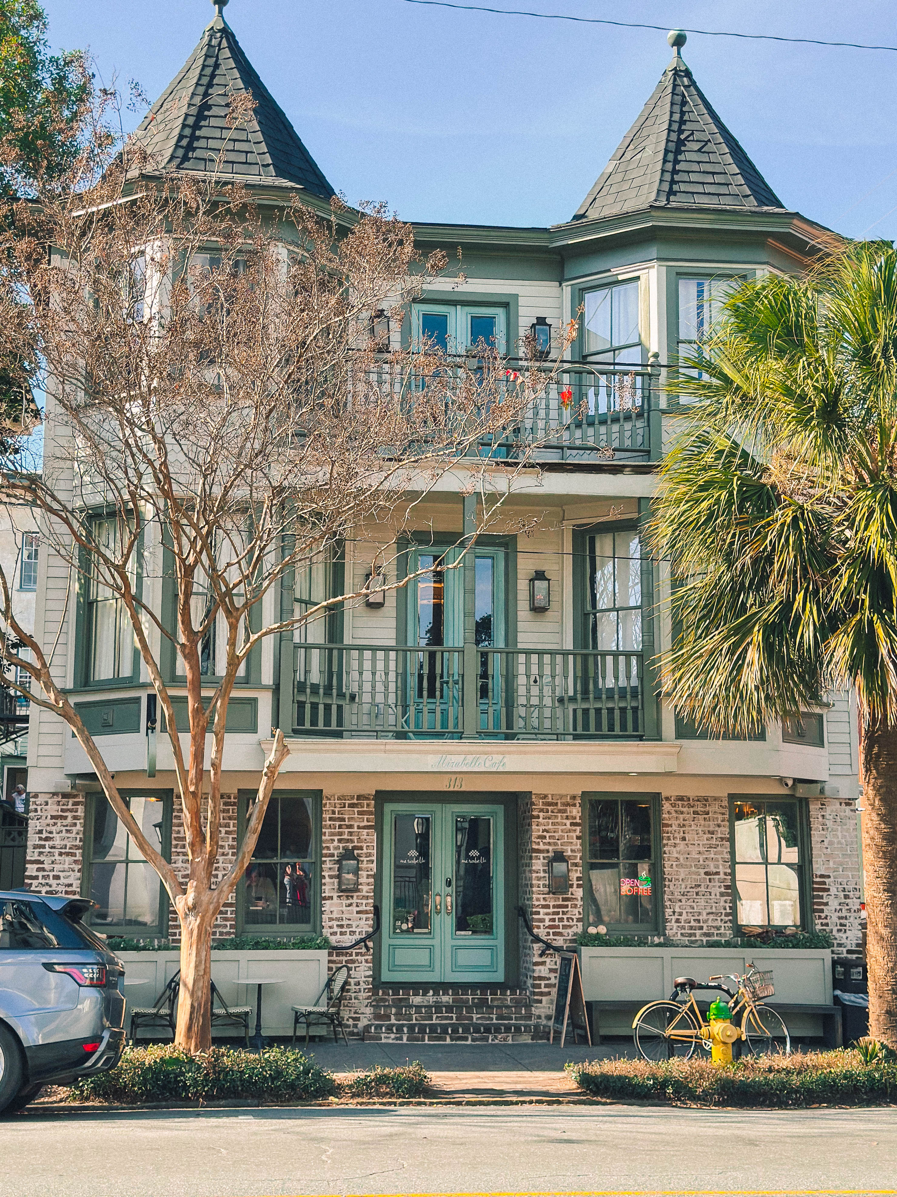 road trip, thanksgiving, lifestyle blogger, charlotte, savannah, florida, thanksgiving, urban deli, lunch spot in savannah, franklins coffee shop