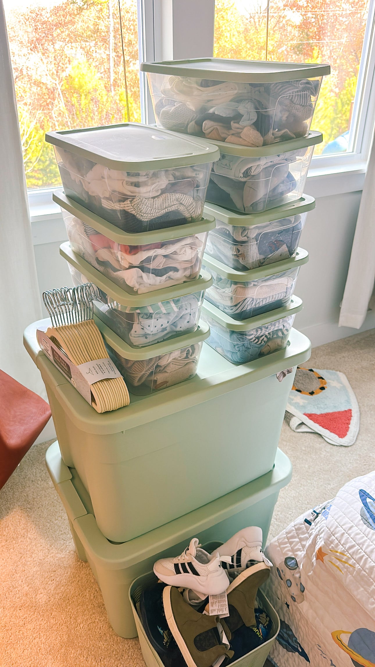 housecleaning, house clean, tidy up, lifestyle, motherhood, simple, toddler mom, cleaning tips, organized space, toy rotation