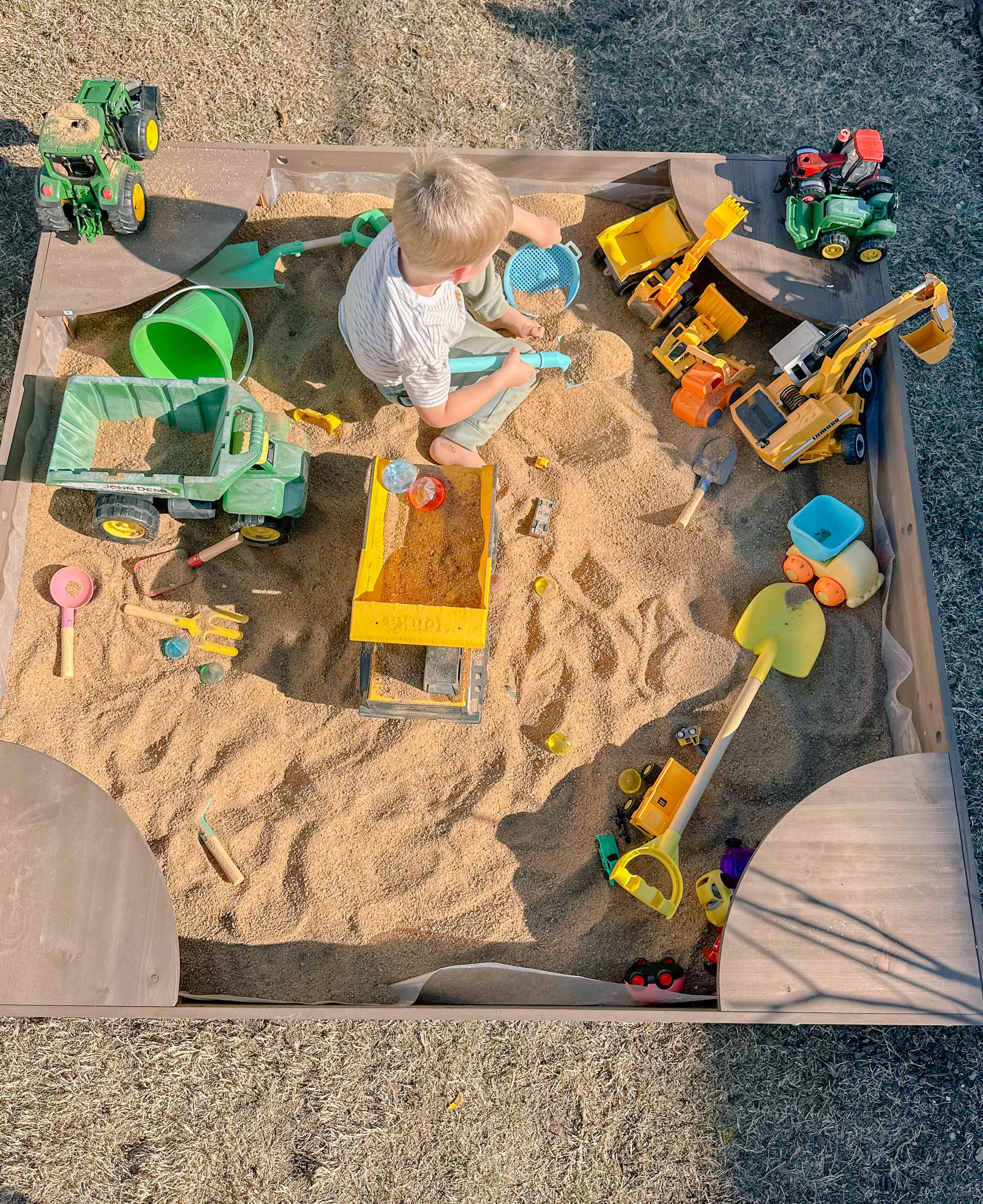 housecleaning, house clean, tidy up, lifestyle, motherhood, simple, toddler mom, cleaning tips, organized space, toy rotation