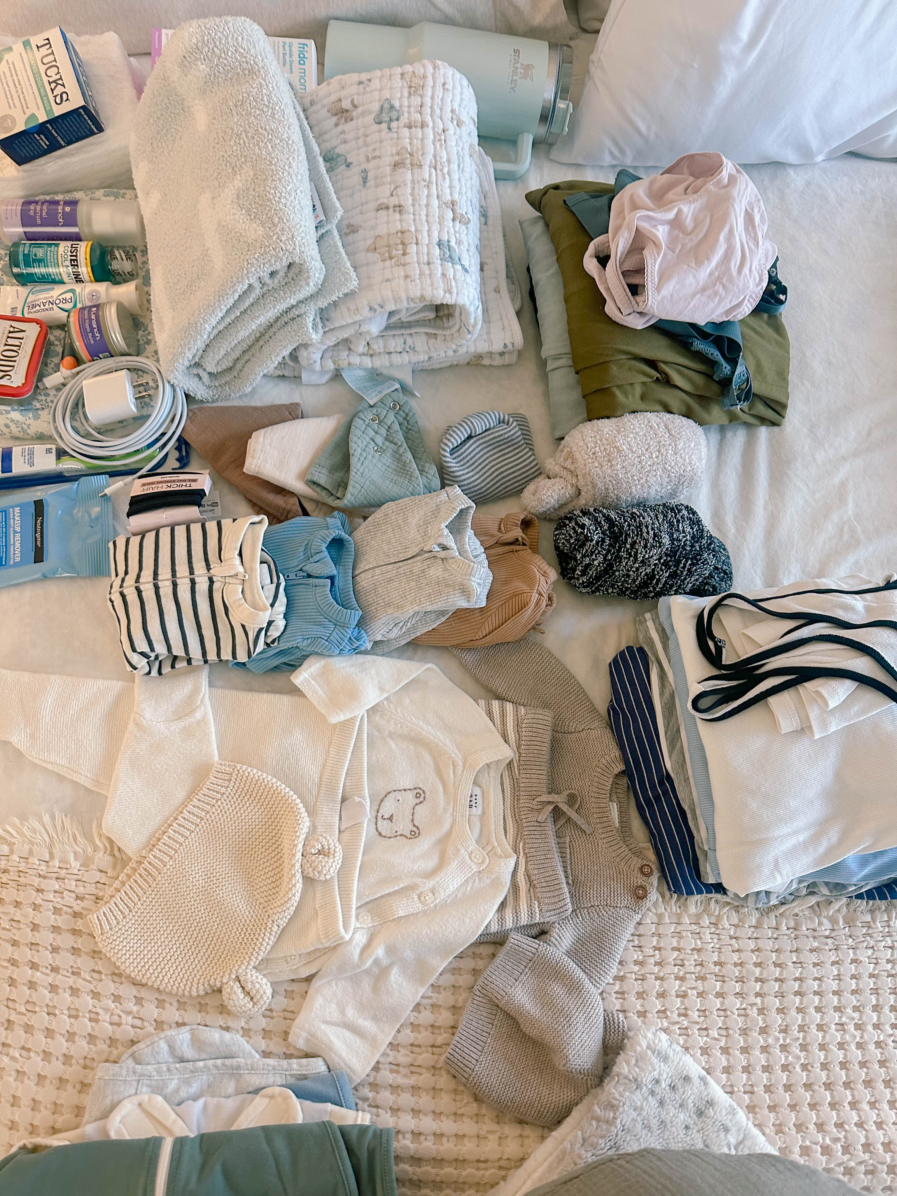 hospital bags, packing, maternity, pregnancy, packing bags for baby, 38 weeks, what I packed