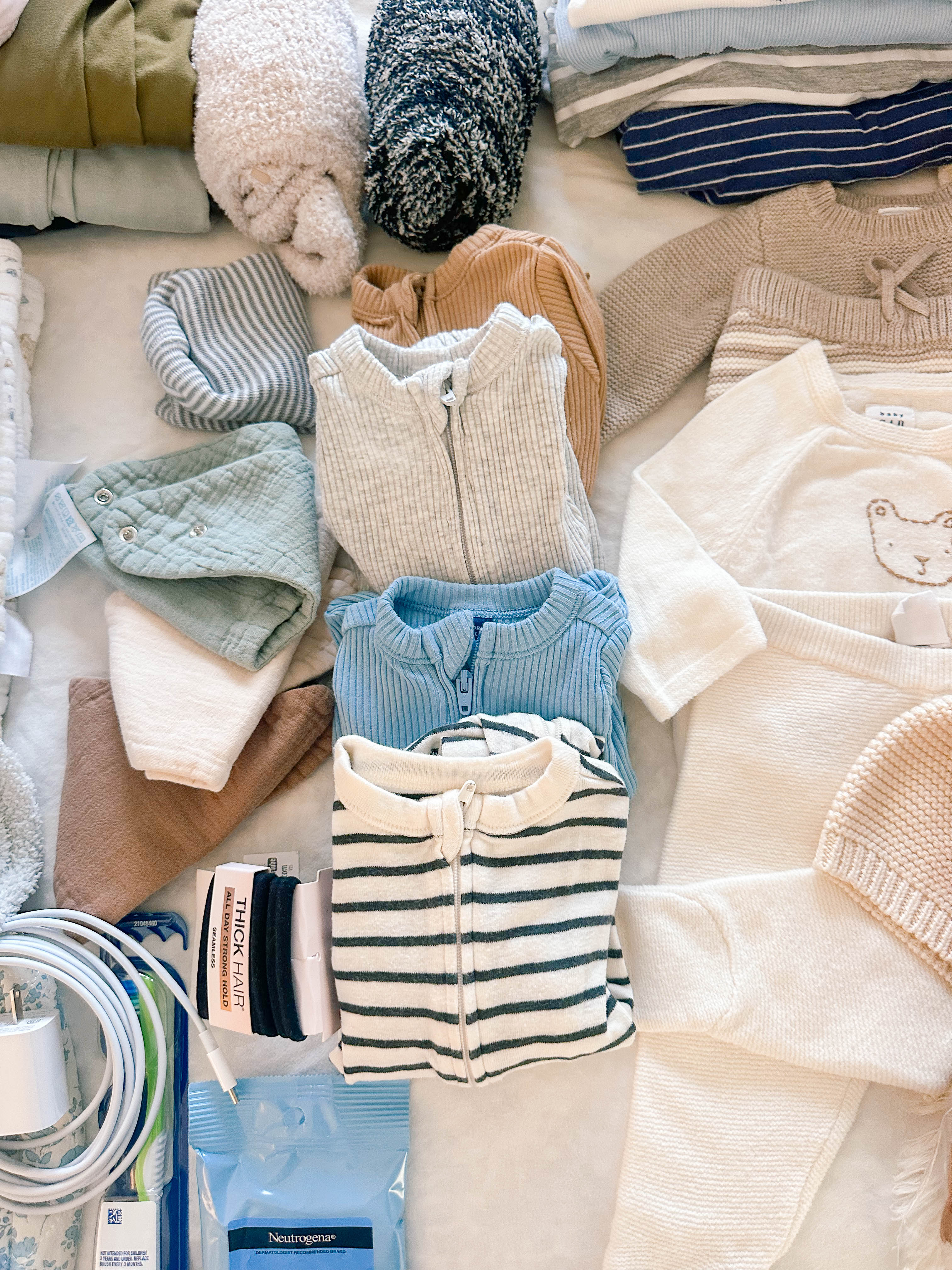 hospital bags, packing, maternity, pregnancy, packing bags for baby, 38 weeks, what I packed