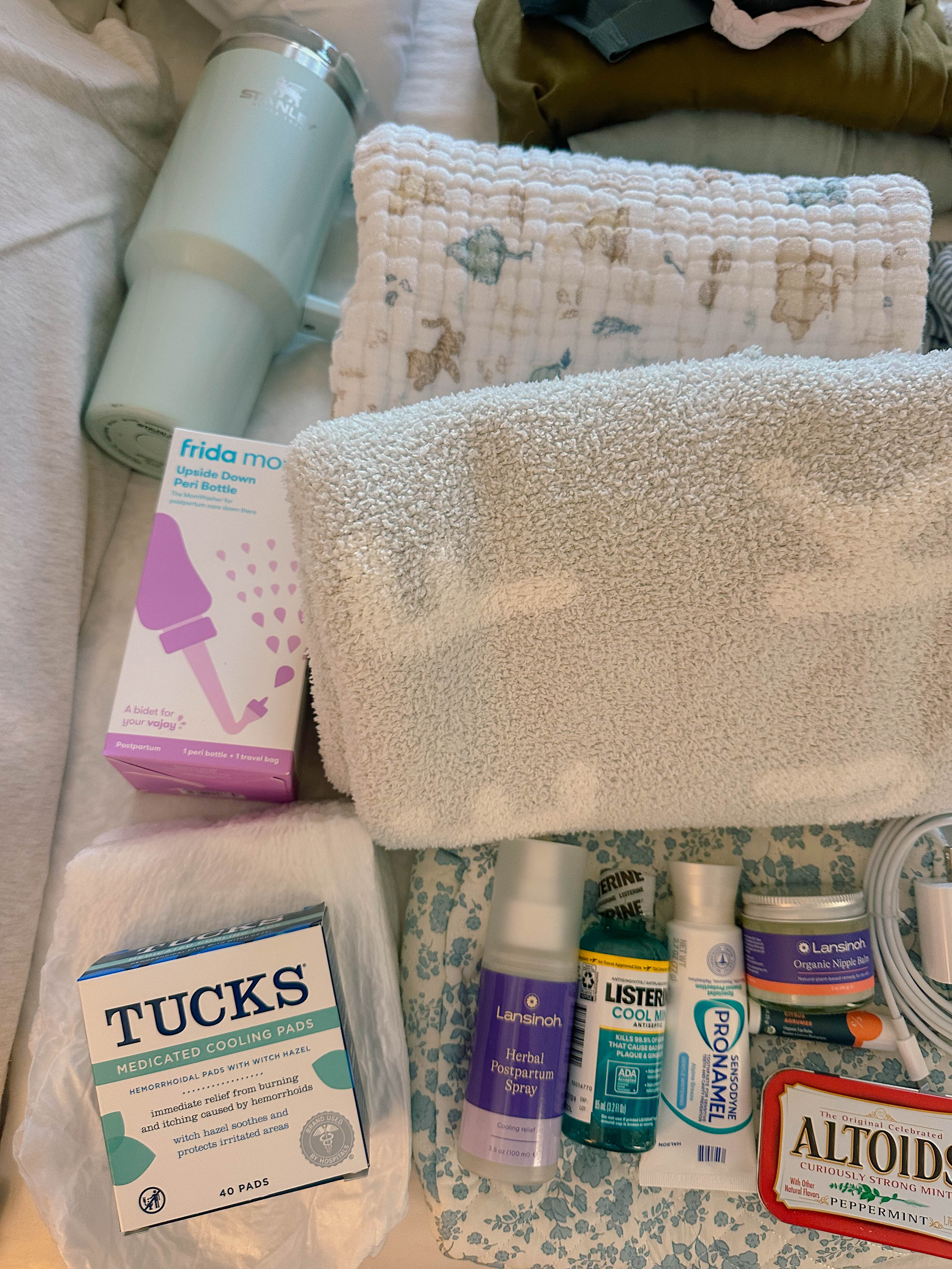 hospital bags, packing, maternity, pregnancy, packing bags for baby, 38 weeks, what I packed