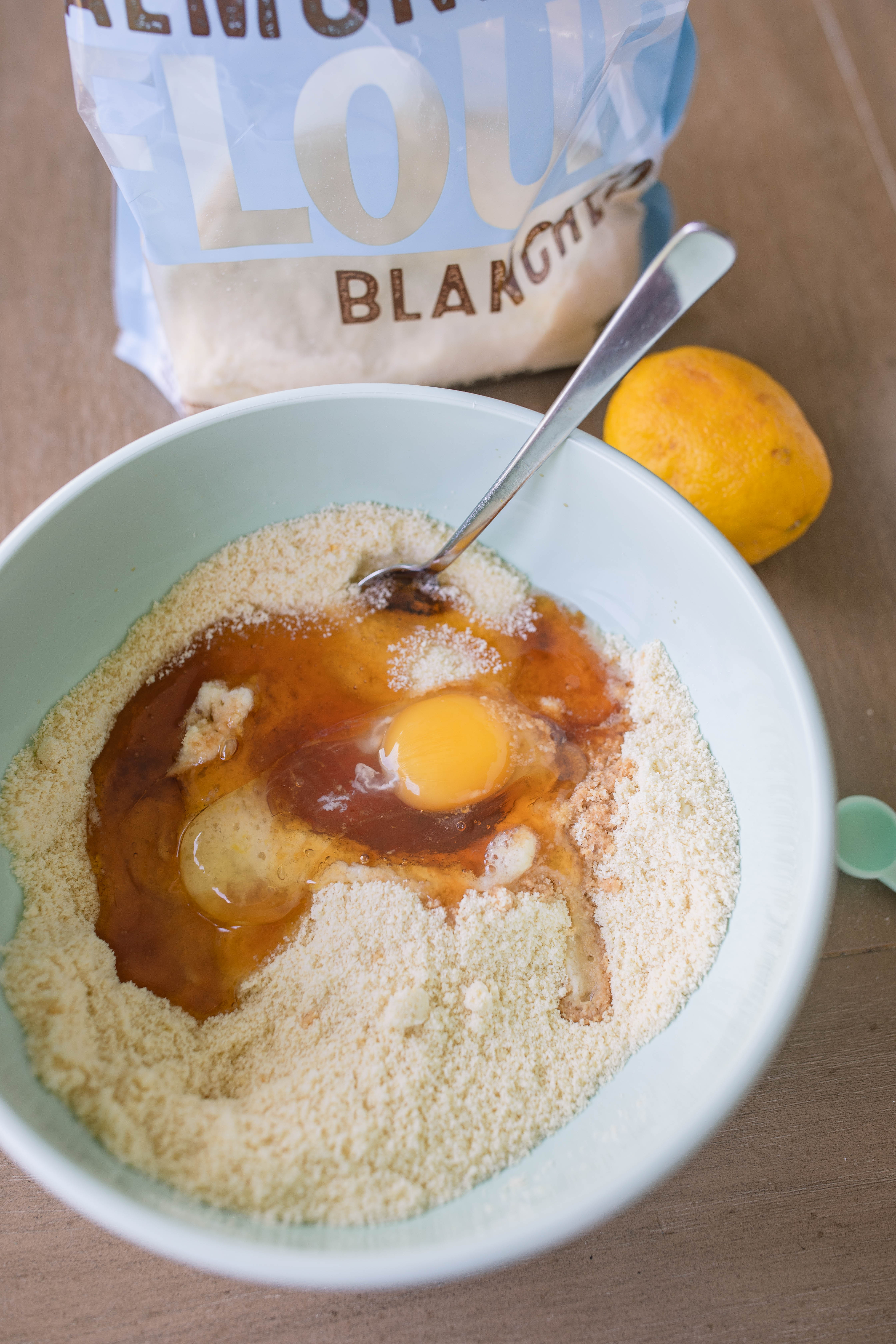lemon honey cookies, no added sugar, almond flour cookies, no refined sugar, low carb, gluten free, healthy dessert, easy recipe, lemons, summer, spring, refreshing recipe, almond cookies