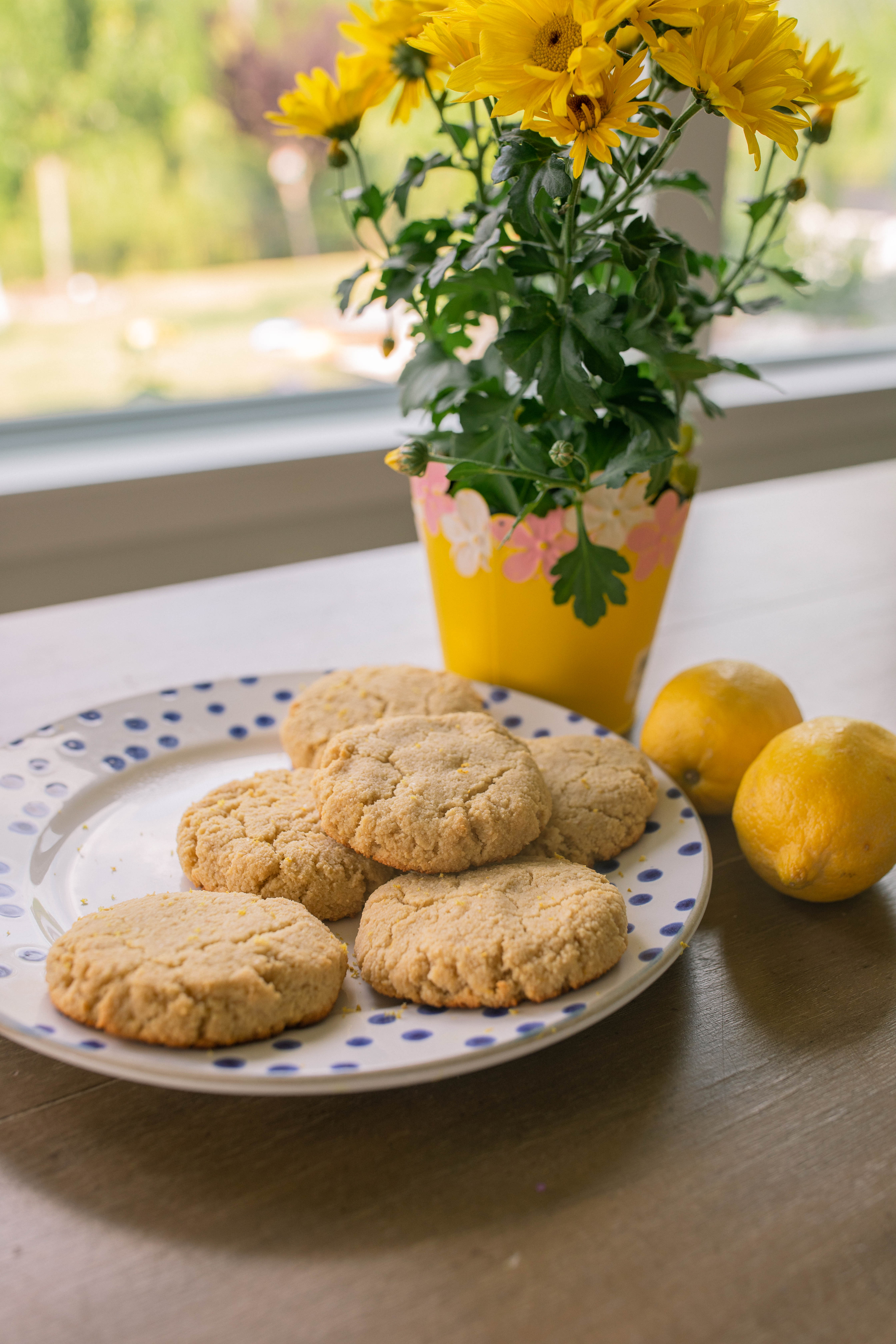 lemon honey cookies, no added sugar, almond flour cookies, no refined sugar, low carb, gluten free, healthy dessert, easy recipe, lemons, summer, spring, refreshing recipe, almond cookies