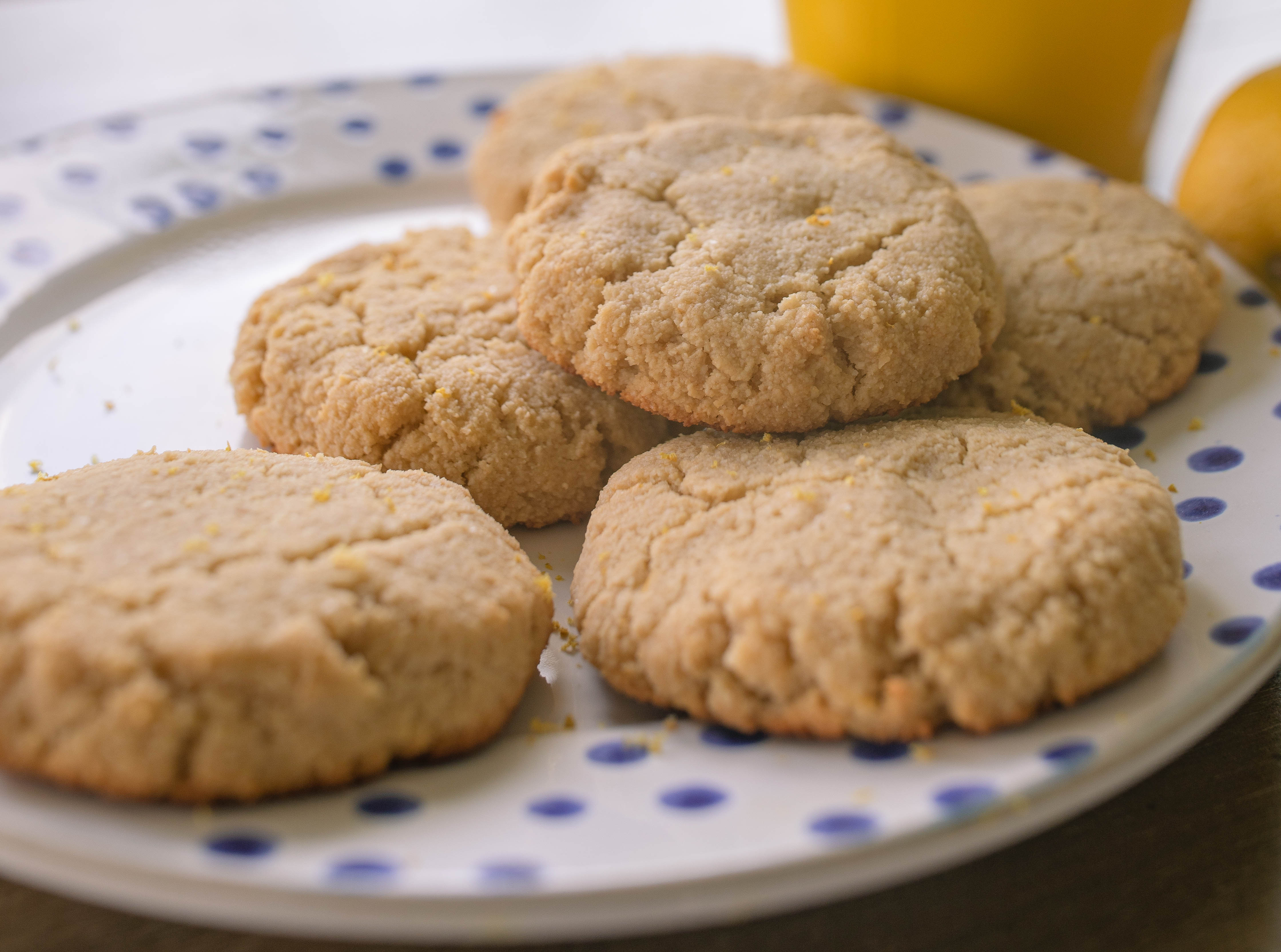 lemon honey cookies, no added sugar, almond flour cookies, no refined sugar, low carb, gluten free, healthy dessert, easy recipe, lemons, summer, spring, refreshing recipe, almond cookies