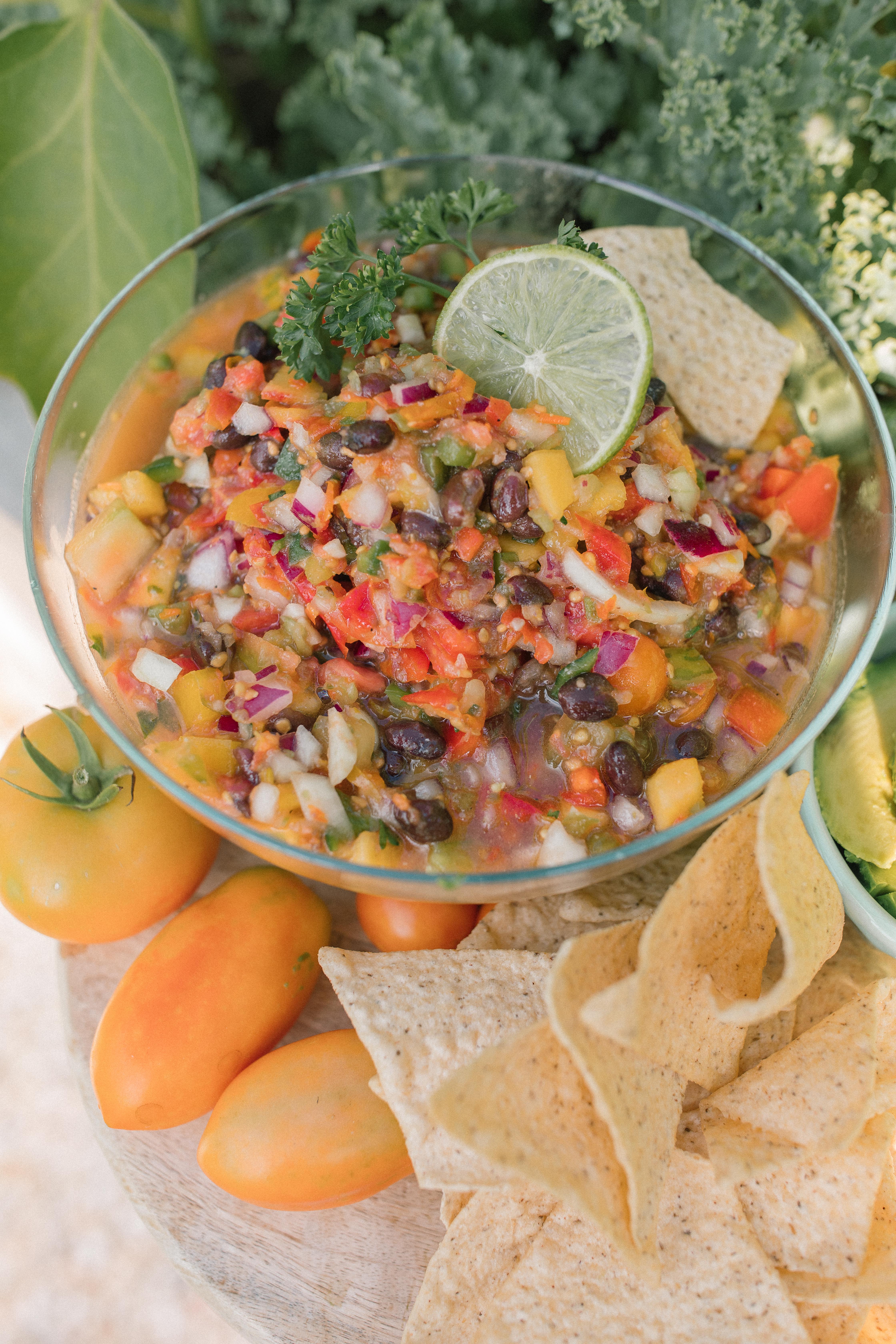 salsa recipe, tomatoes, salsa, peach, black bean, sweet, onions, healthy recipe, vegan, gluten free, vegetarian, farm fresh, farm to table, easy garden recipes, peppers, onions, garlic