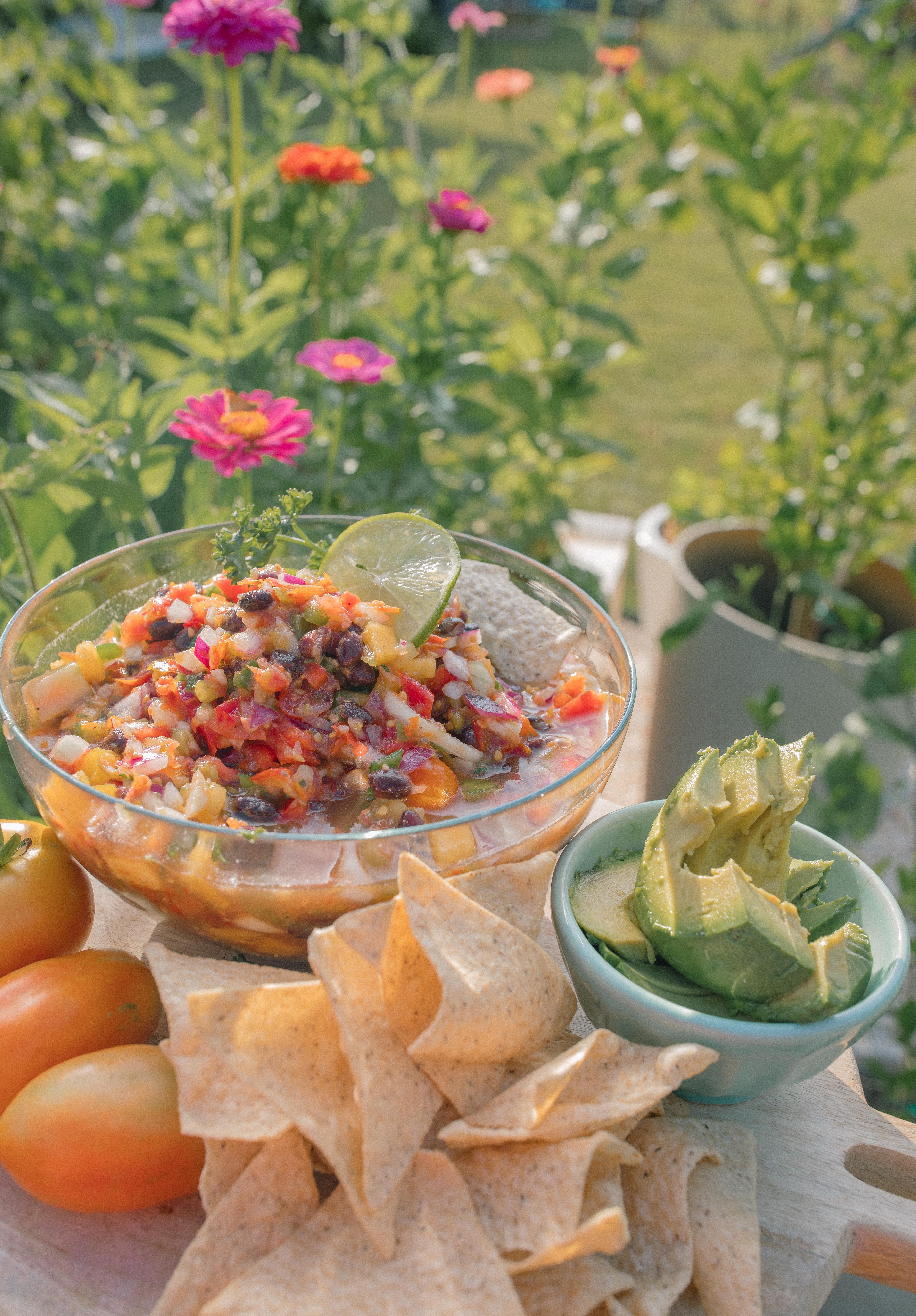 salsa recipe, tomatoes, salsa, peach, black bean, sweet, onions, healthy recipe, vegan, gluten free, vegetarian, farm fresh, farm to table, easy garden recipes, peppers, onions, garlic