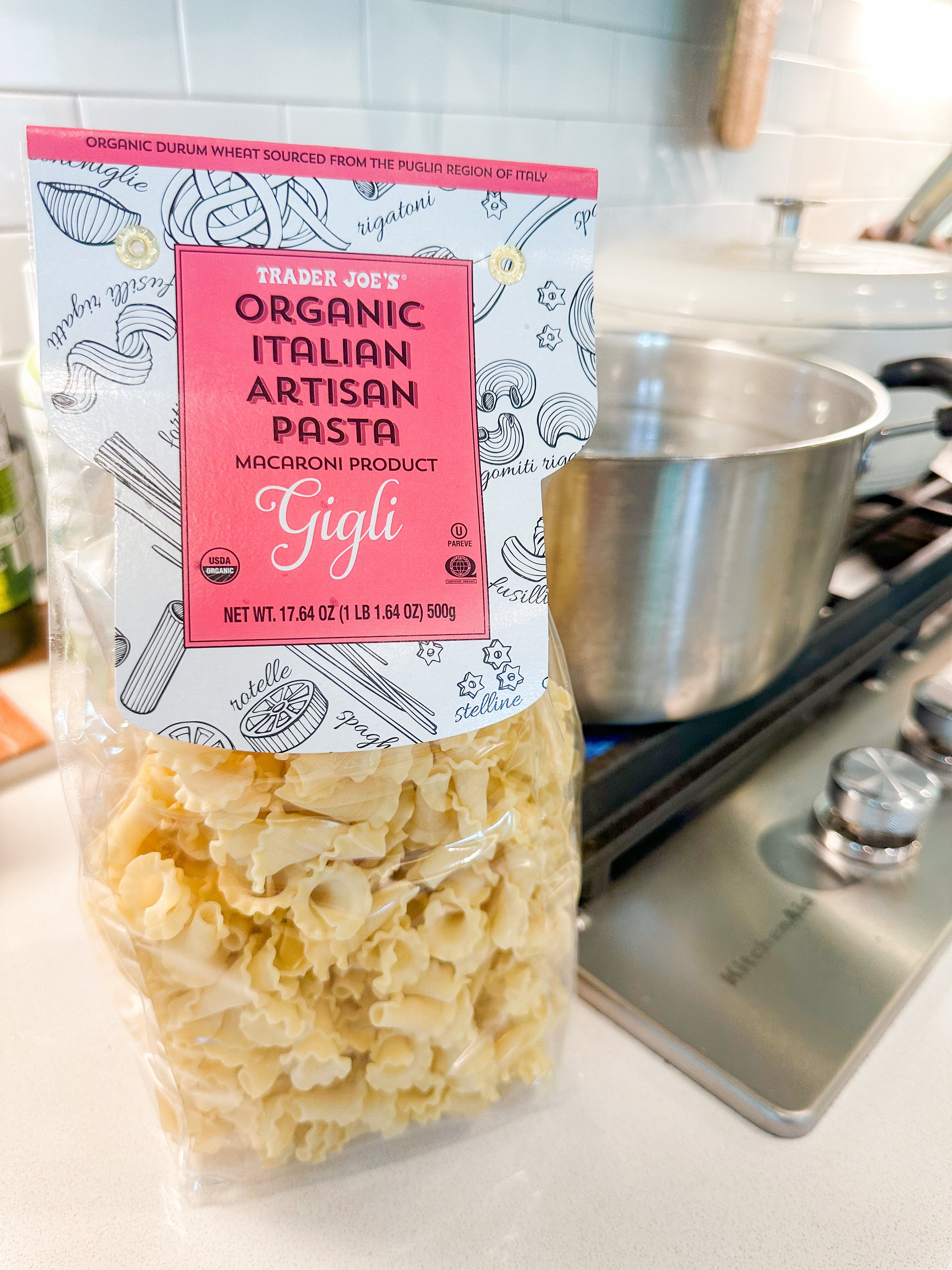 pasta salad, arugula, trader joes, salami, cold pasta salad recipe, ricotta, lemon ricotta pasta salad, pepper, sea salt, garlic, grilled chicken, healthy recipes, spring recipes, potluck, easy to make, lemon pasta, garlic, arugula salad, pasta salad for summer, summer recipes, beautiful pasta