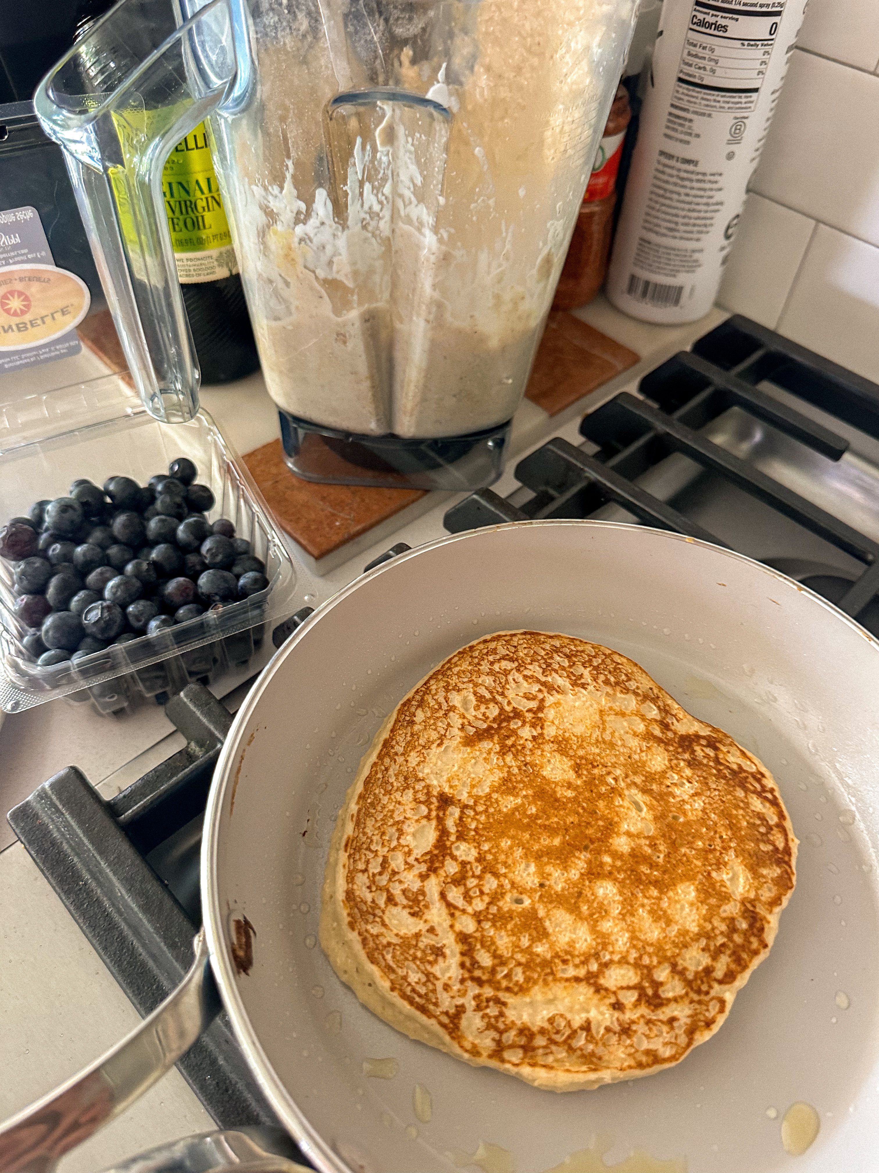 cottage cheese pancakes, protein pancakes, gluten free, whey protein, eggs, no banana, cottage cheese protein oat pancakes, oatmeal pancakes, healthy breakfast, high protein, blender recipe, blender pancakes