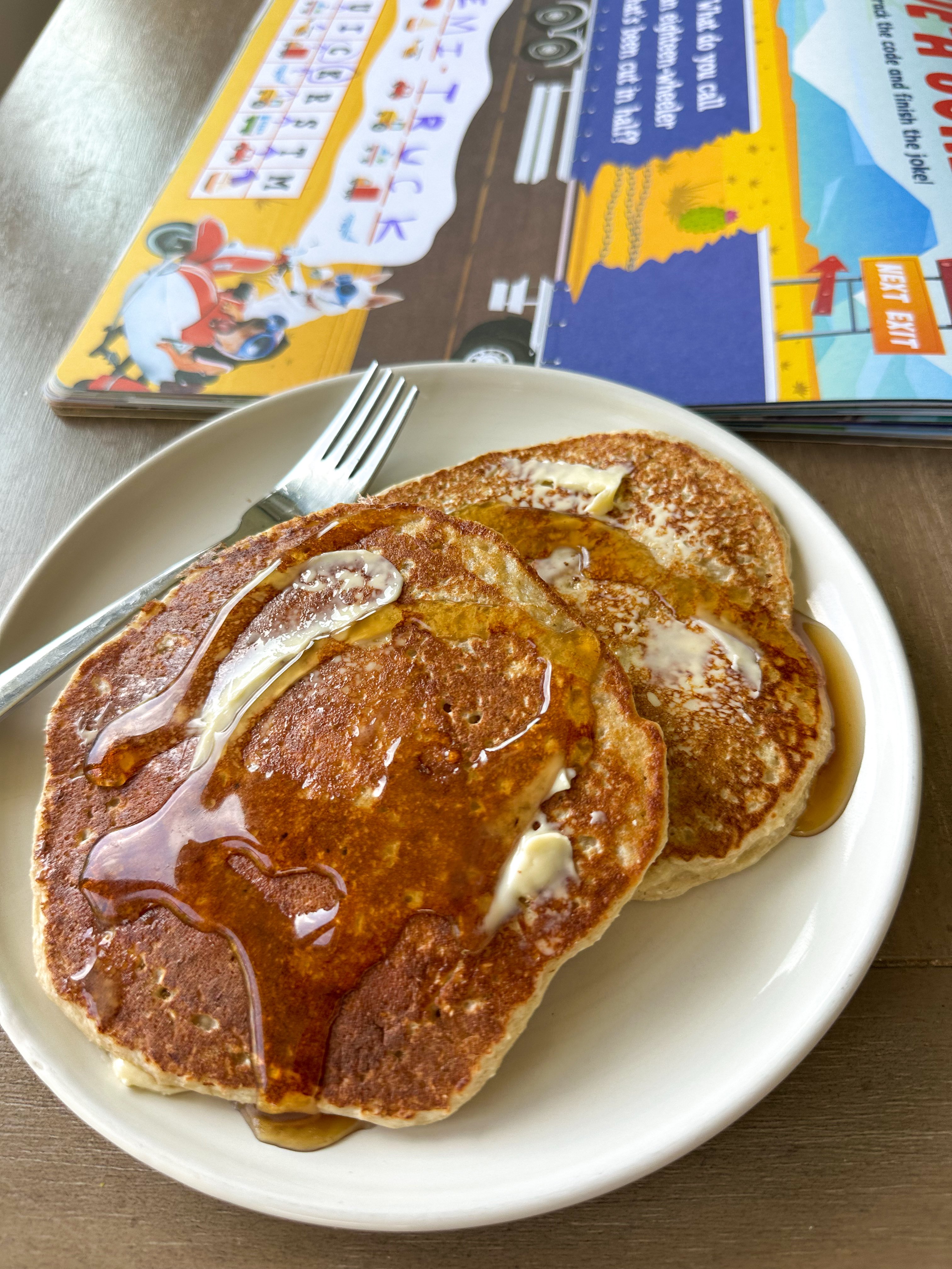 cottage cheese pancakes, protein pancakes, gluten free, whey protein, eggs, no banana, cottage cheese protein oat pancakes, oatmeal pancakes, healthy breakfast, high protein, blender recipe, blender pancakes