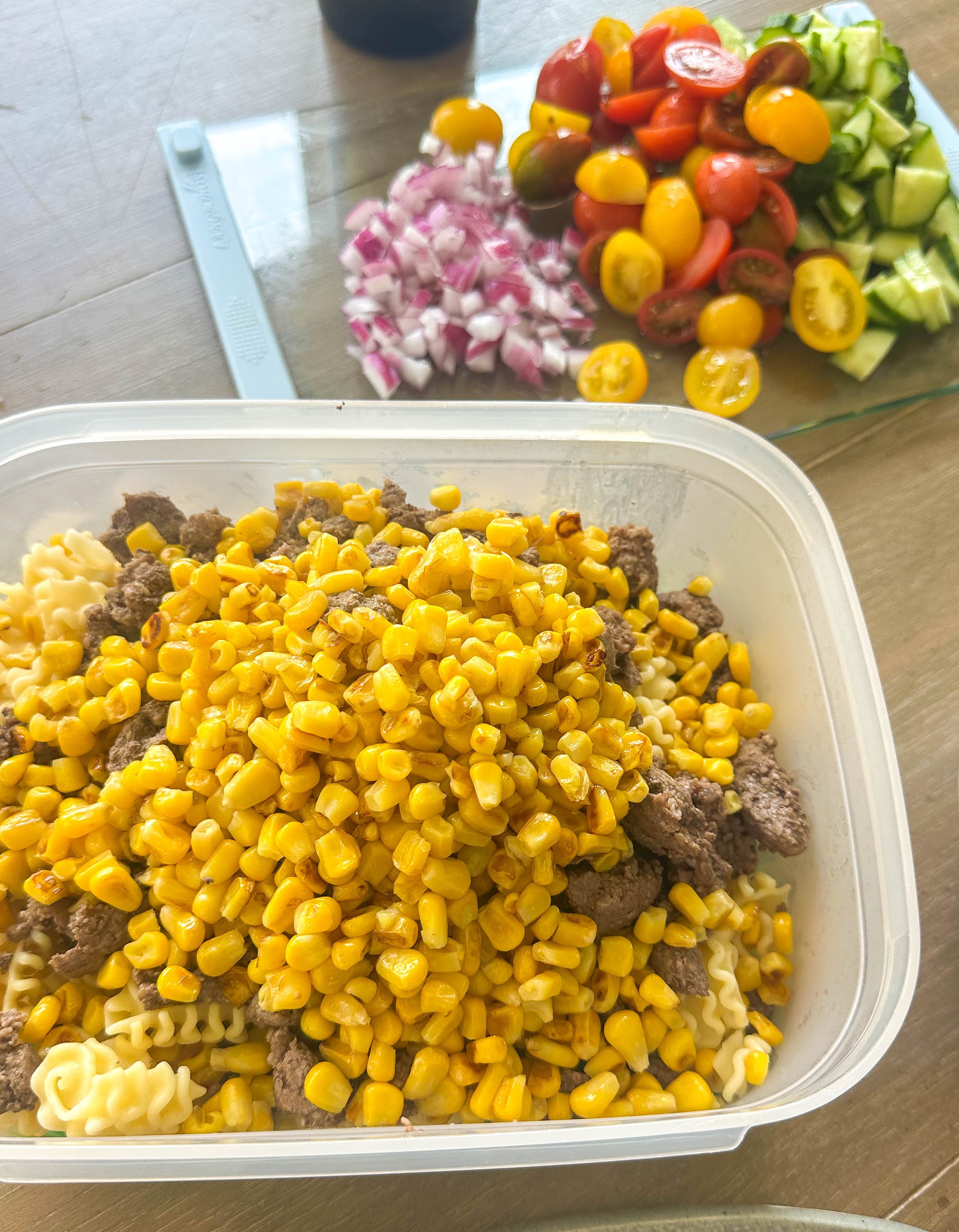 protein pasta, protein recipe, cottage cheese, ground beef, organic, poolside, fit for summer, healthy recipes, summer pasta salad, garden vegetables, fresh recipe, fresh food, what to bring to the pool, easy snack, cottage cheese pasta, ground beef pasta, arctic seasoning