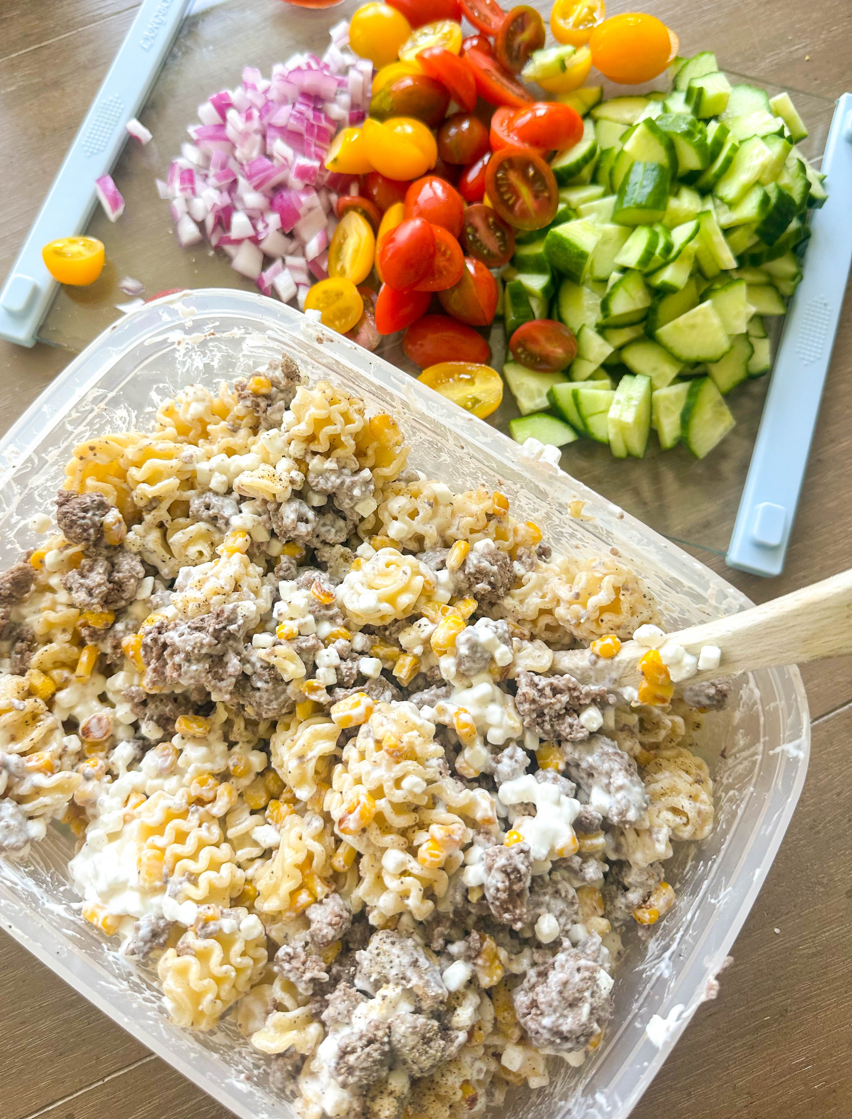 protein pasta, protein recipe, cottage cheese, ground beef, organic, poolside, fit for summer, healthy recipes, summer pasta salad, garden vegetables, fresh recipe, fresh food, what to bring to the pool, easy snack, cottage cheese pasta, ground beef pasta, arctic seasoning