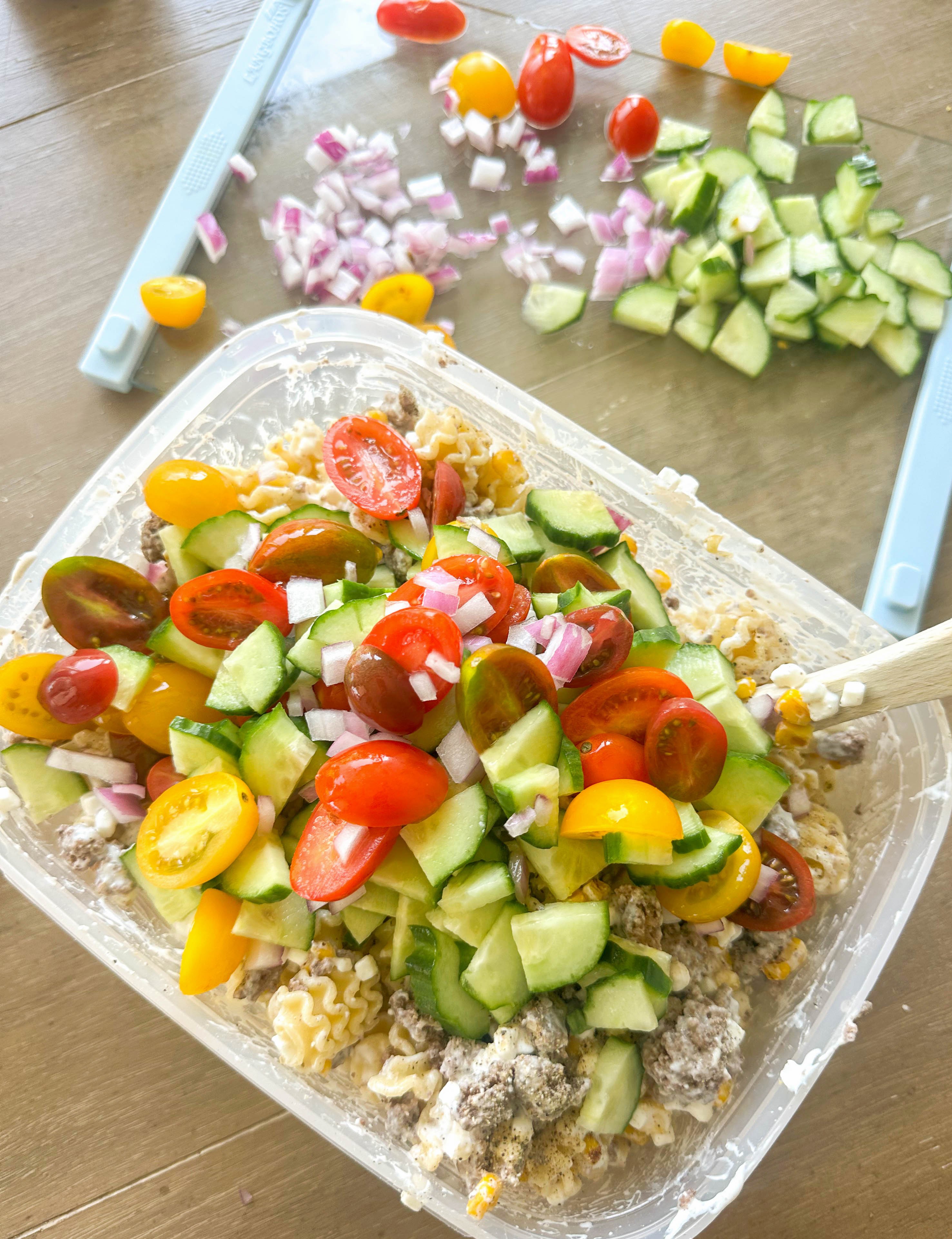 protein pasta, protein recipe, cottage cheese, ground beef, organic, poolside, fit for summer, healthy recipes, summer pasta salad, garden vegetables, fresh recipe, fresh food, what to bring to the pool, easy snack, cottage cheese pasta, ground beef pasta, arctic seasoning