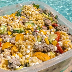protein pasta, protein recipe, cottage cheese, ground beef, organic, poolside, fit for summer, healthy recipes, summer pasta salad, garden vegetables, fresh recipe, fresh food, what to bring to the pool, easy snack, cottage cheese pasta, ground beef pasta, arctic seasoning