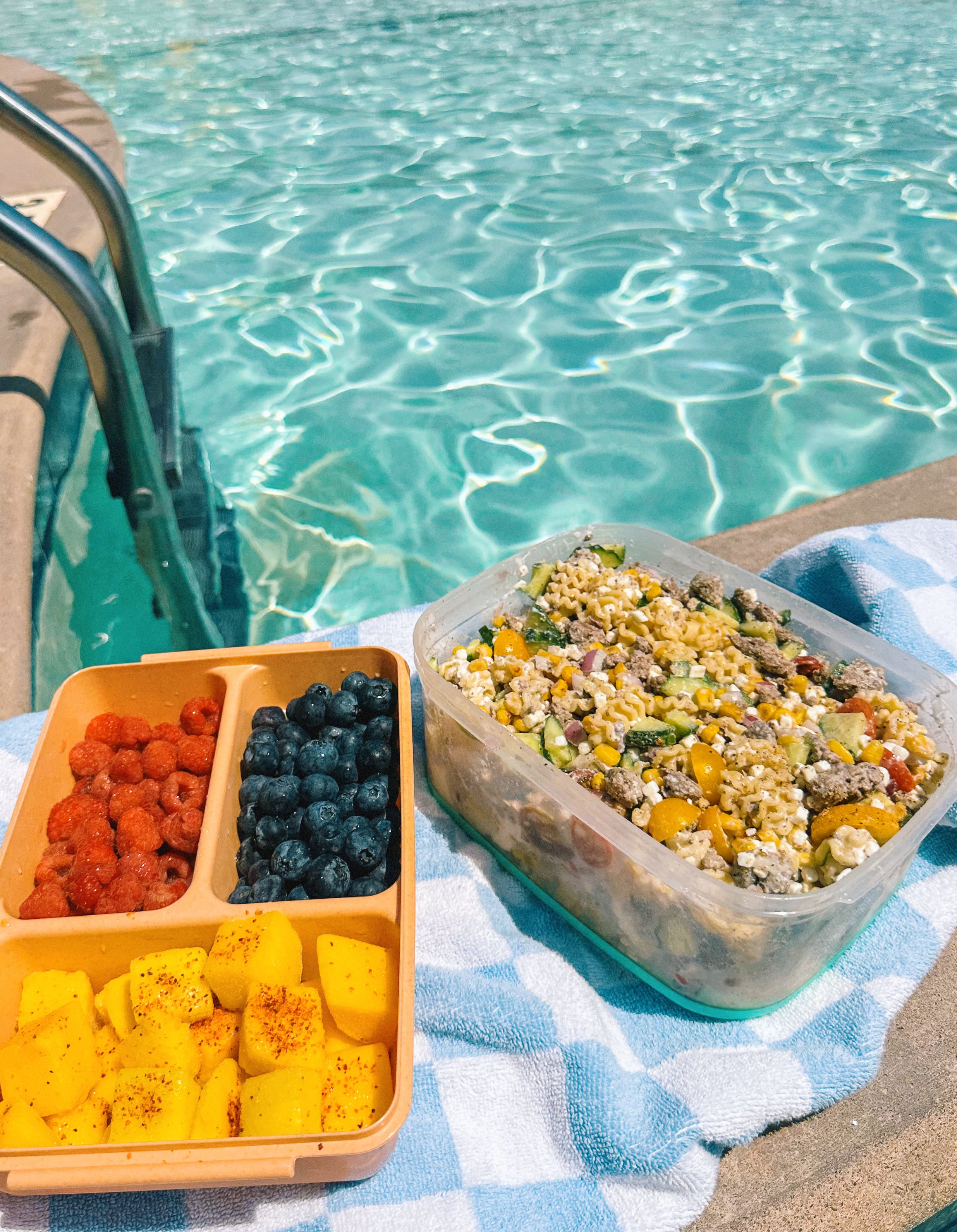 protein pasta, protein recipe, cottage cheese, ground beef, organic, poolside, fit for summer, healthy recipes, summer pasta salad, garden vegetables, fresh recipe, fresh food, what to bring to the pool, easy snack, cottage cheese pasta, ground beef pasta, arctic seasoning