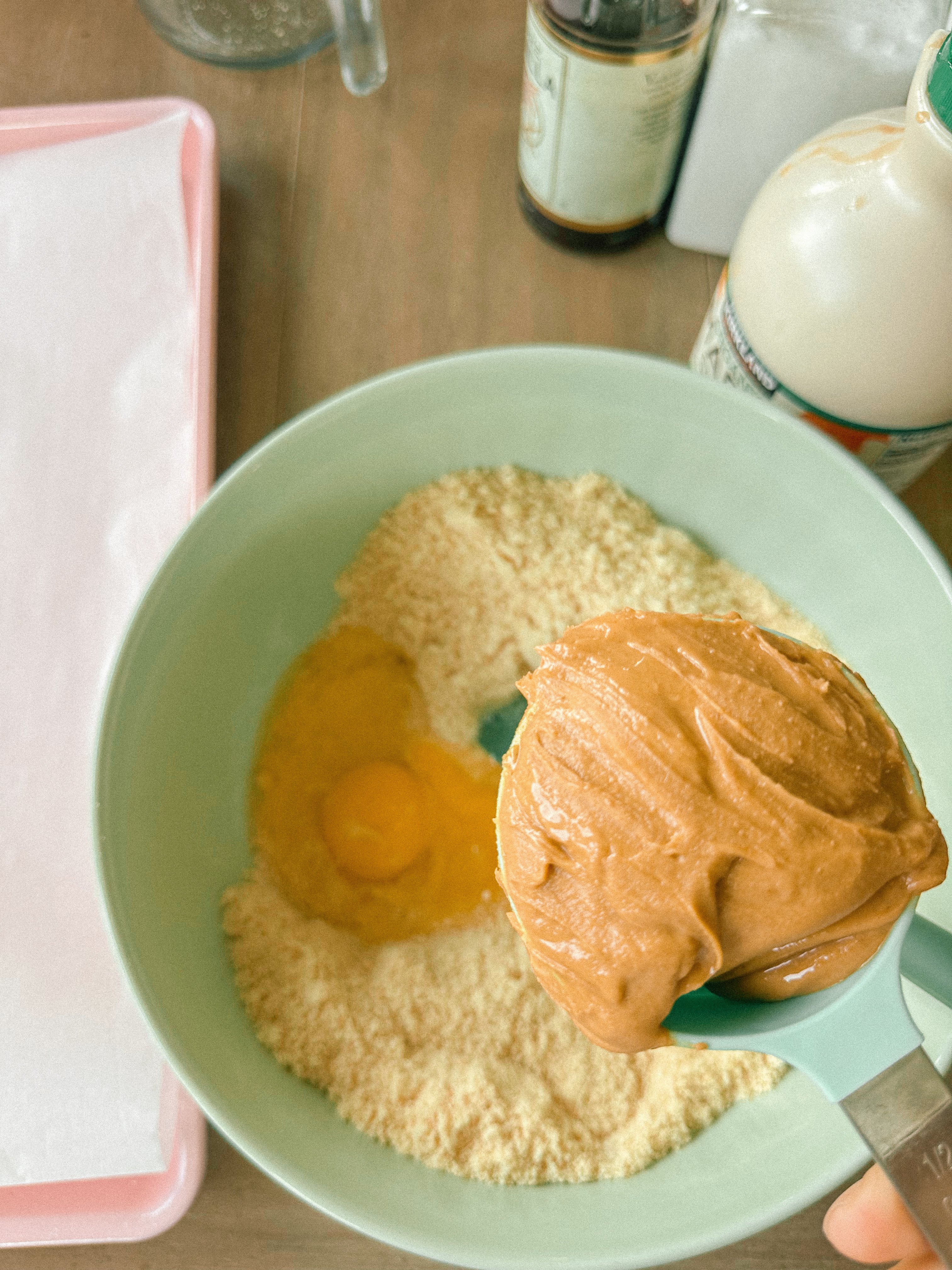 almond flour, peanut butter cookies, almond cookies, no refined sugar, sugar free, maple syrup, gluten-free, dairy-free, grain free, healthy food for family, healthy cookies, healthy dessert, healthy toddler food, breakfast cookies, almond flour cookies, peanut butter cookies, lower carb, sugar free