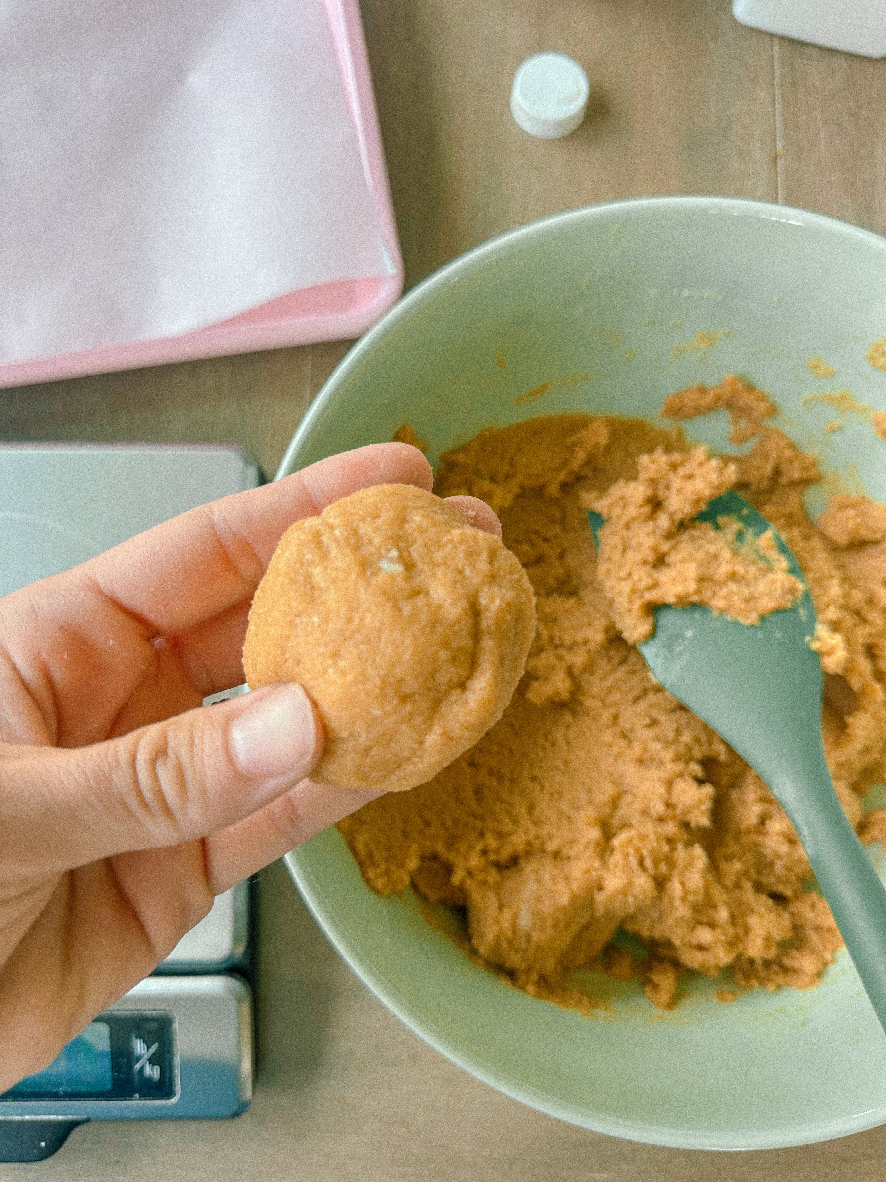 almond flour, peanut butter cookies, almond cookies, no refined sugar, sugar free, maple syrup, gluten-free, dairy-free, grain free, healthy food for family, healthy cookies, healthy dessert, healthy toddler food, breakfast cookies, almond flour cookies, peanut butter cookies, lower carb, sugar free