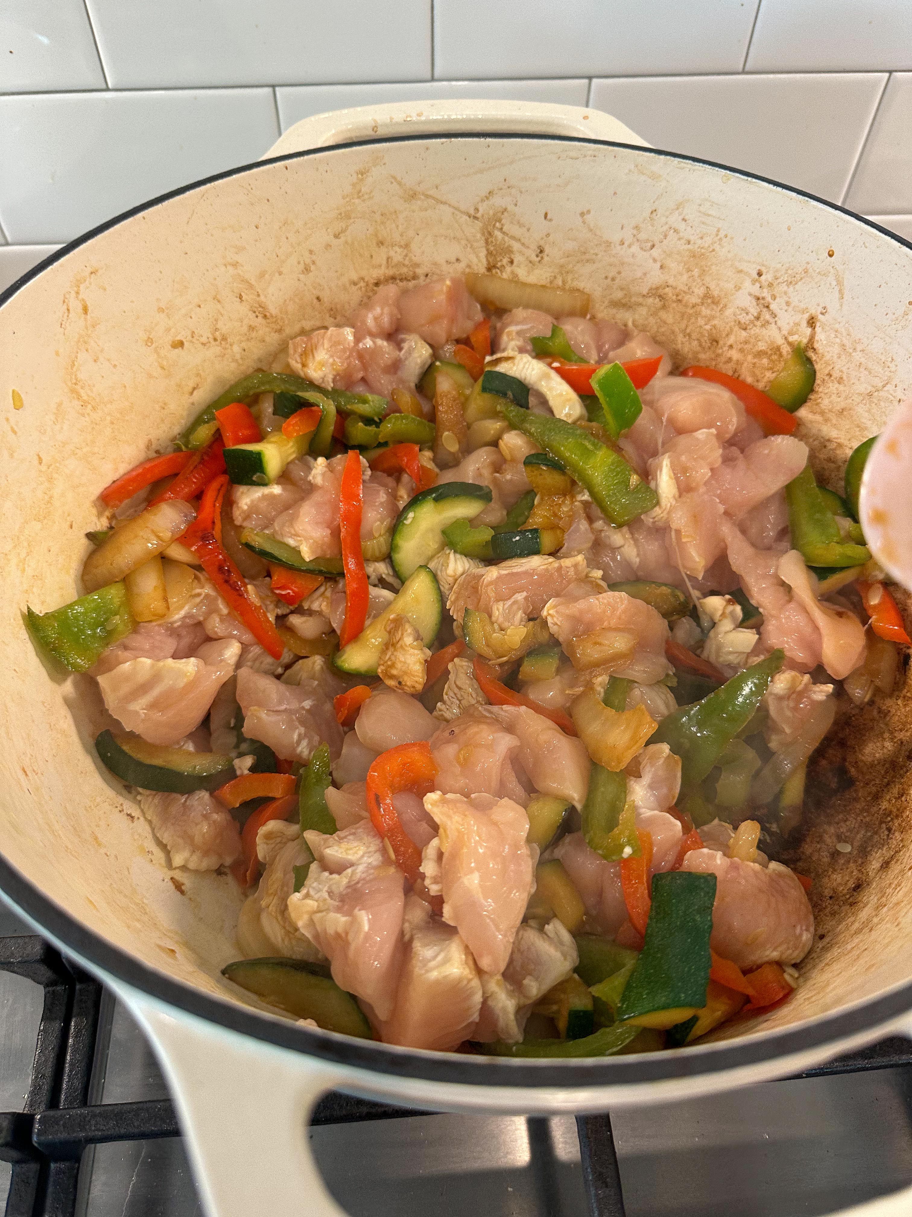 fajitas, chicken fajita pasta, pasta, dinner, high protein, easy dinner, greek yogurt, healthy meals, easy meals, siete fajita, organic, healthy food for my family, gluten free